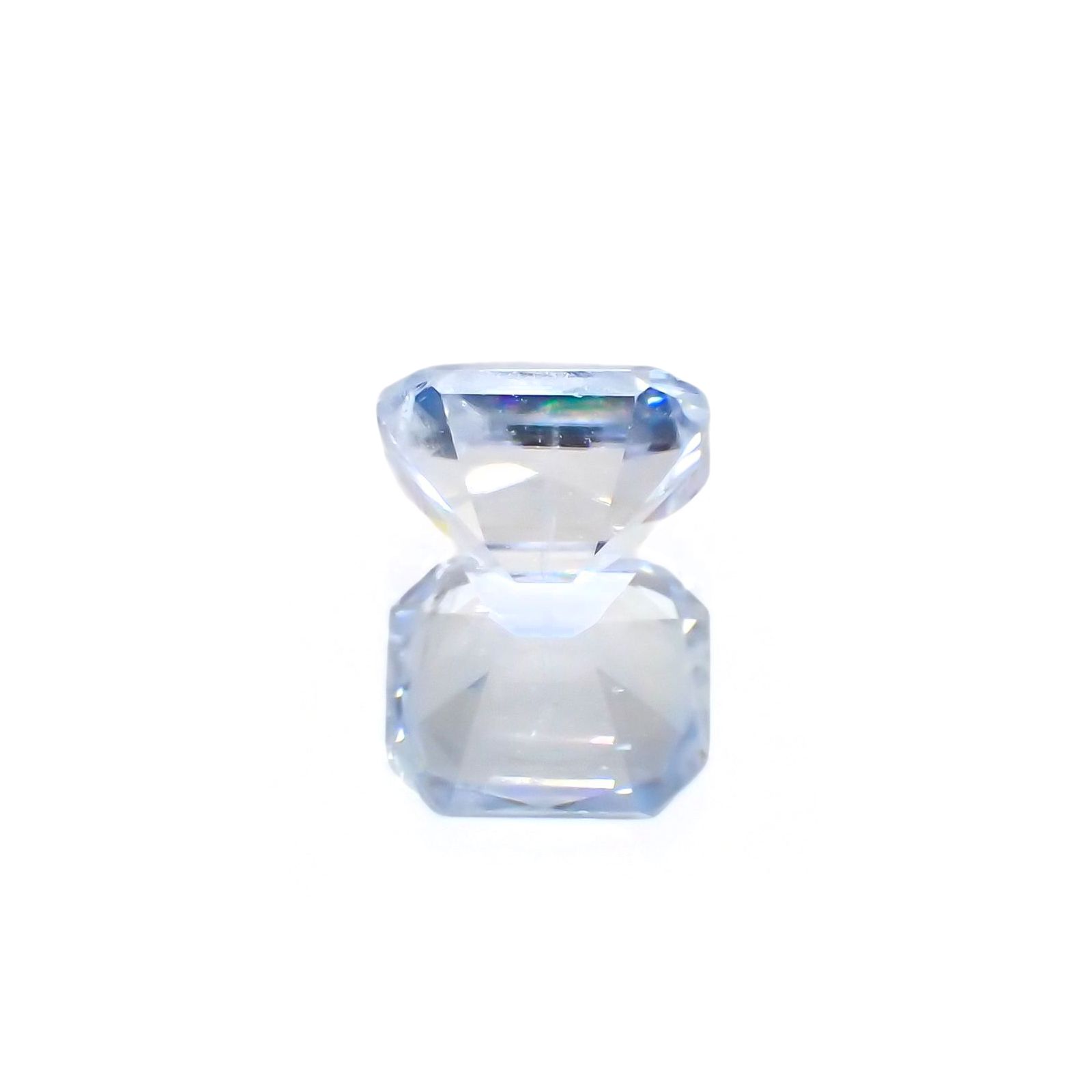 ベニトアイト(宝石名ベニトアイト) アメリカ・カリフォルニア州サンベニト産 ソ付(彩珠) 0.645ct / 5.1x4.2mm前後 [210310210]