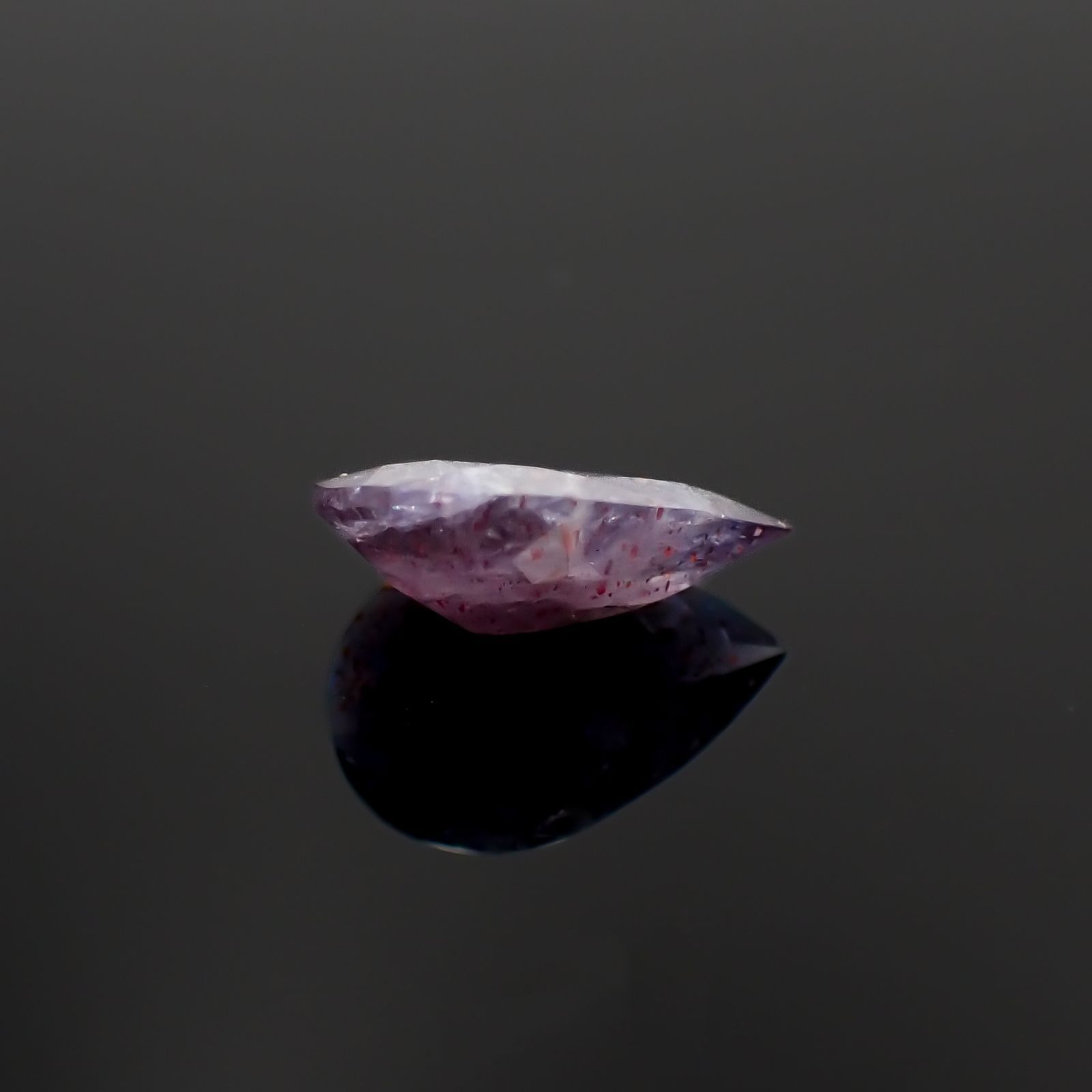 ブラッドショットアイオライト インド産 1.31ct[221219653]10.6x7.6mm前後