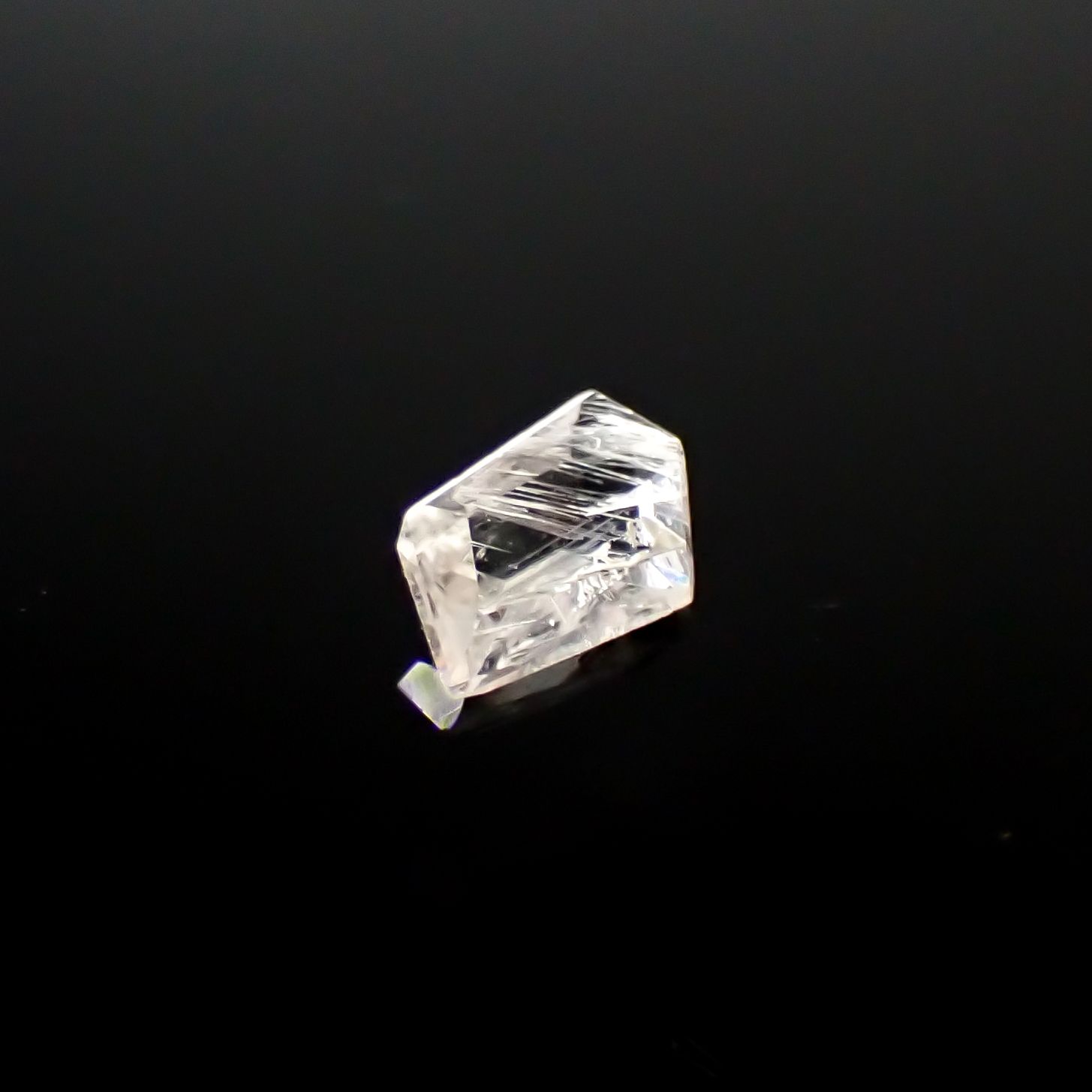 ◇カスタムカット◇ポードレッタイト(宝石名ポードレッタイト)ビルマ産 0.178ct ソ付(彩珠)[240628440]5.7x3.5mm前後
