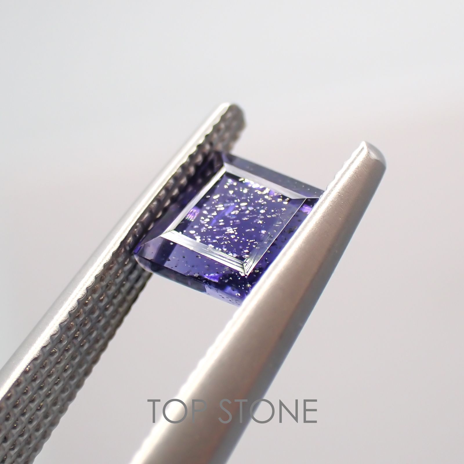 アイオライトサンストーン ブラジル・インド産 ルース 0.67ct[210310439]5.2×5.2mm前後