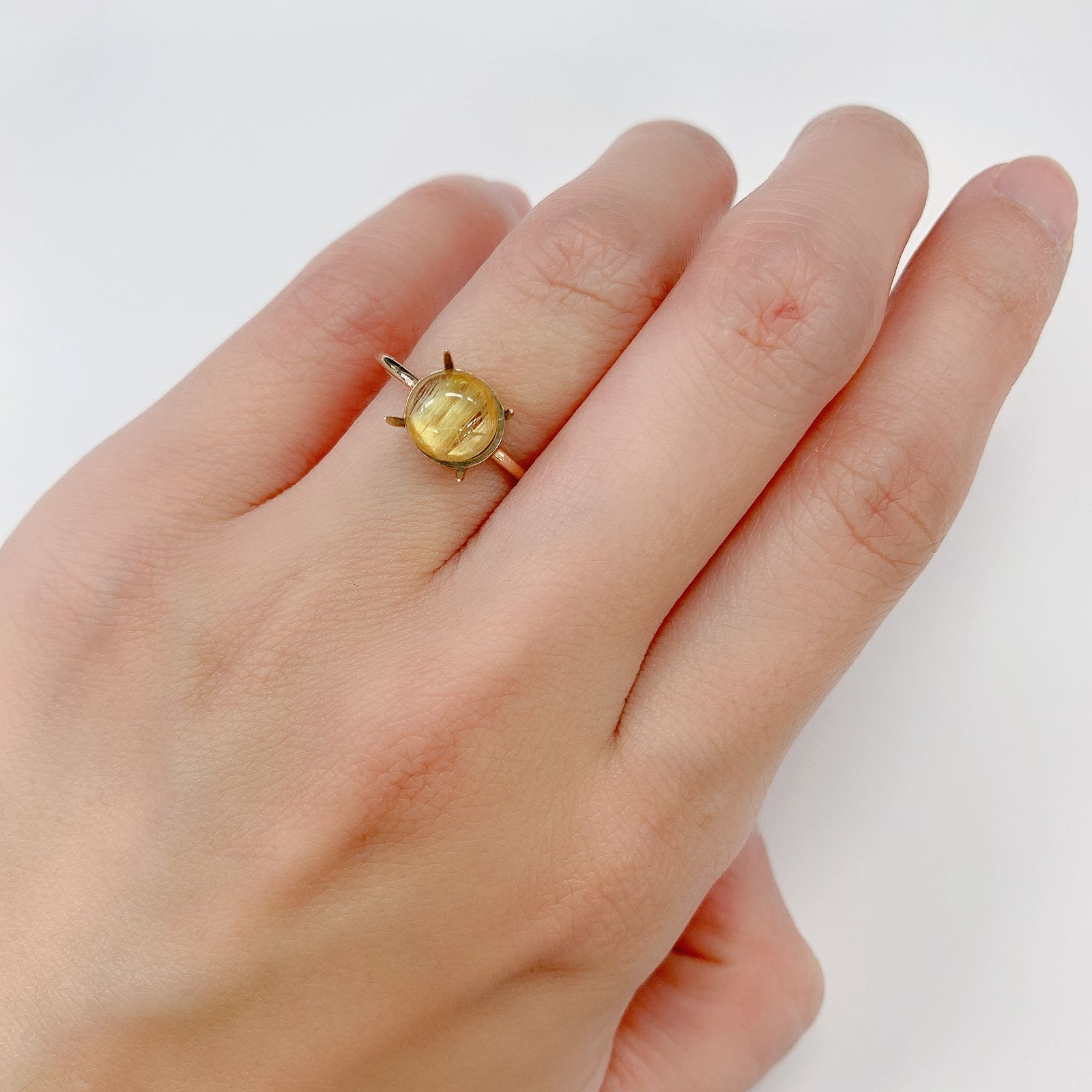 ルチルクォーツ(宝石名ルチルレイテッド・クォーツ) ブラジル産 1.55ct 識別済[20084481]7×7.1mm前後