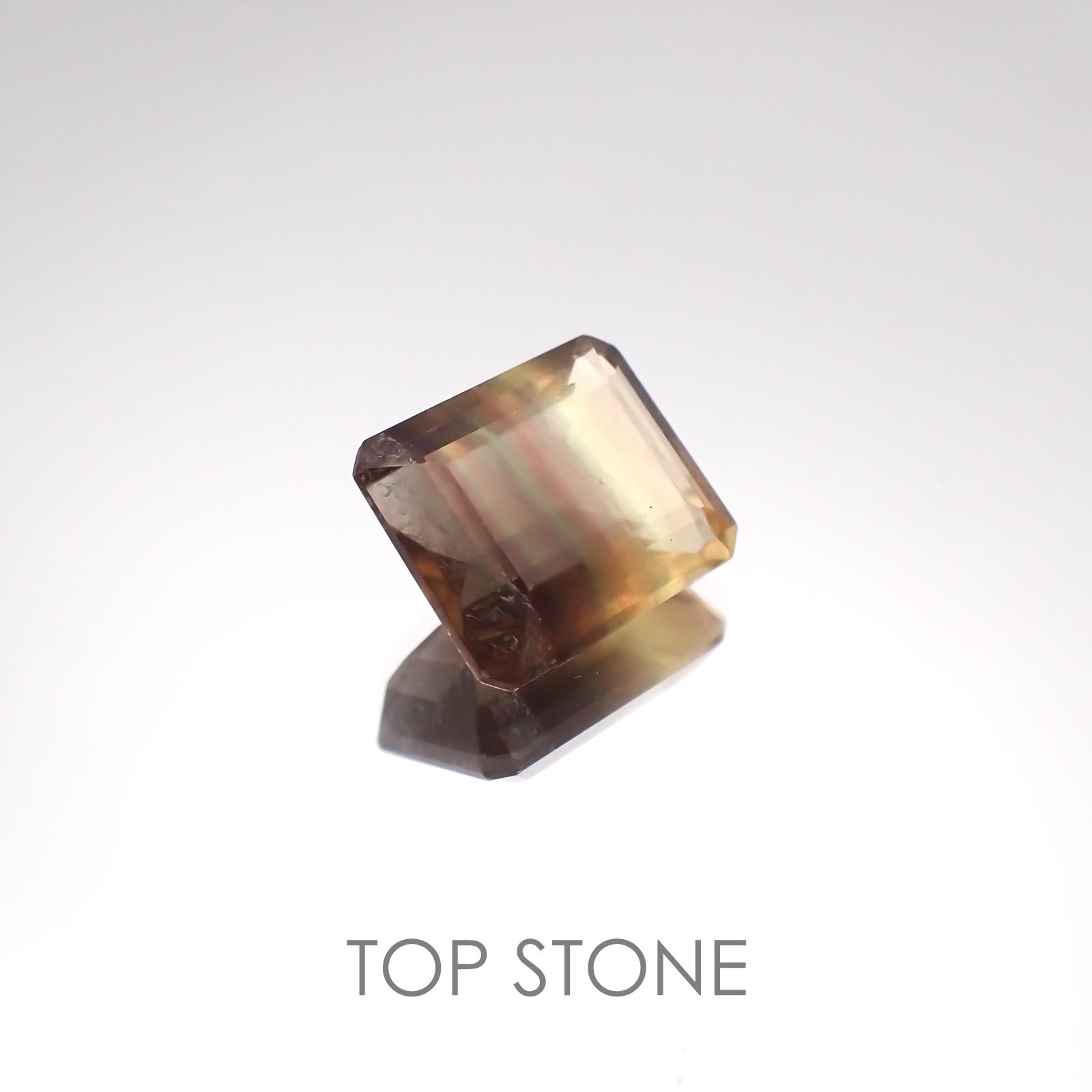 パーティカラーフローライト(宝石名パーティカラード・フルオライト) ブラジル産 6.58ct 識別済[20128500]12×9.9mm前後