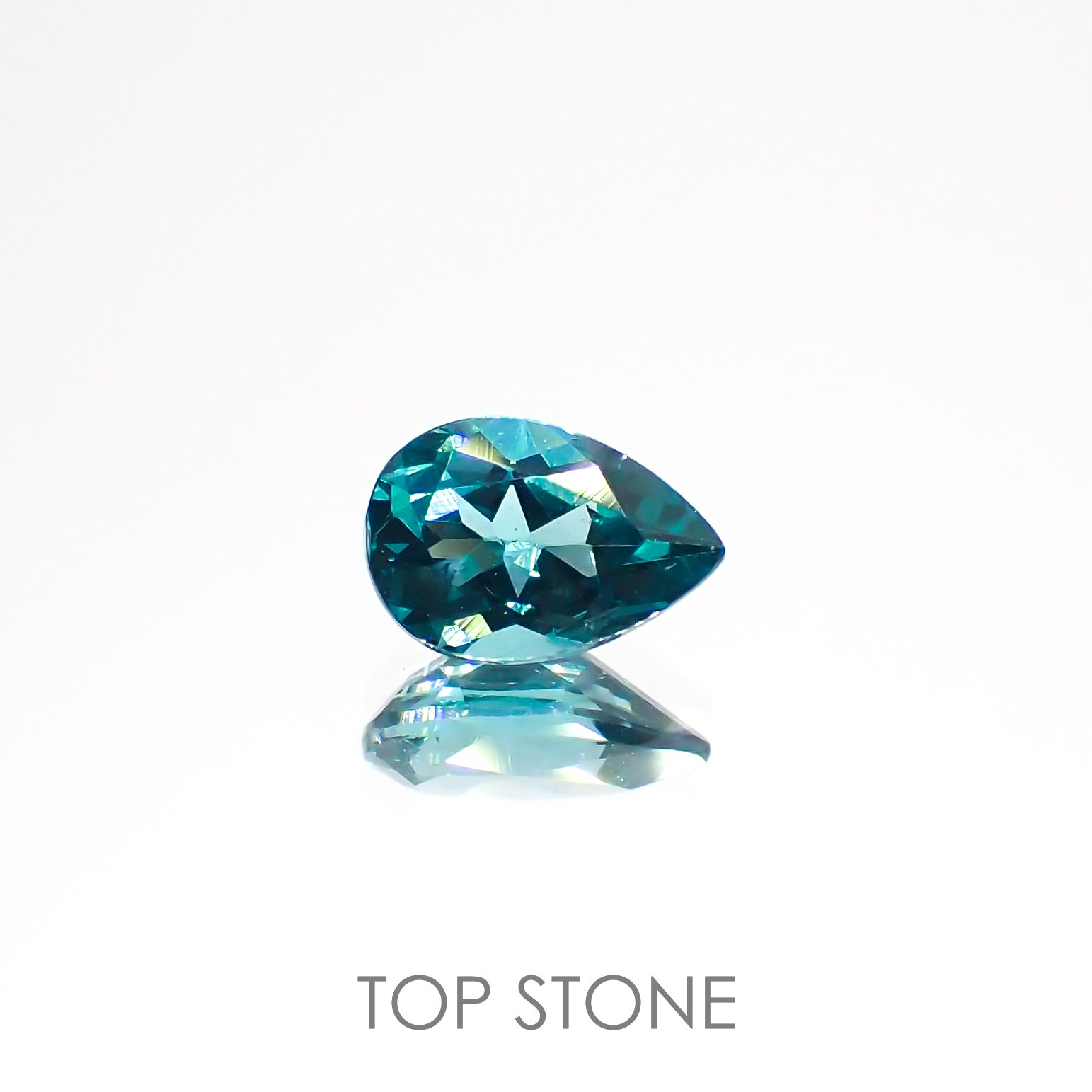 ブルーグリーンアパタイト(宝石名アパタイト)マダガスカル産 0.59ct 識別済[220616657]6.7x4.6mm前後