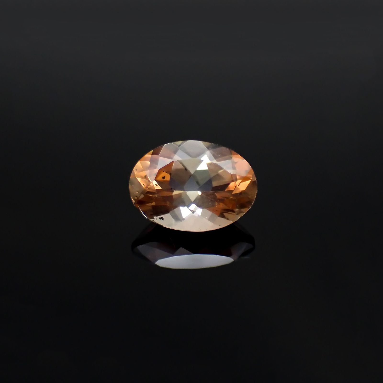 バイカラーアンダリュサイト(宝石名アンダリュサイト)スリランカ/マダガスカル産 0.85ct 識別済[220917585]7.1x5.1mm前後