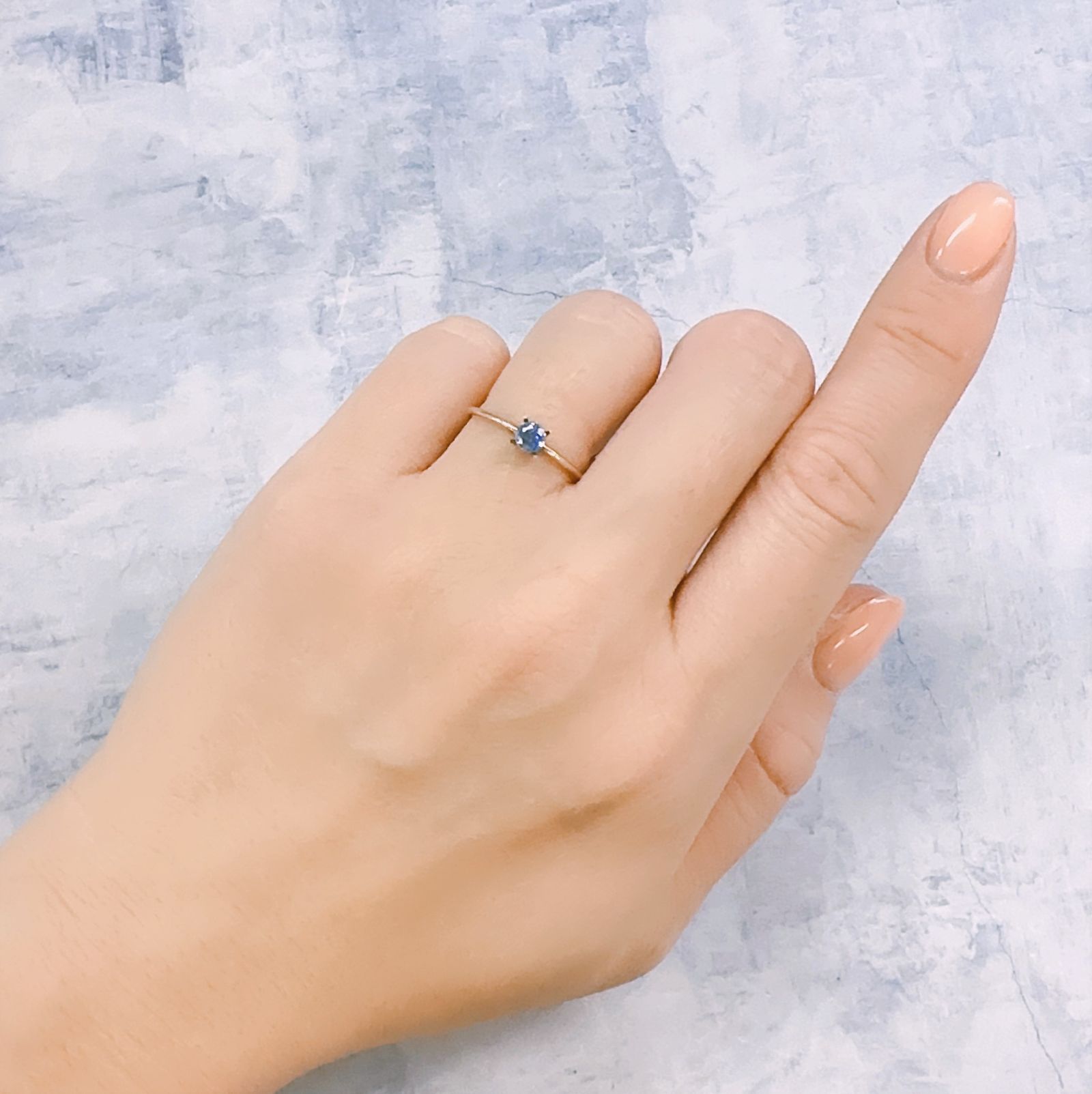 アイスブルーサファイア(宝石名サファイア)スリランカ/マダガスカル産 0.34ct 識別済[230119939]3.9x3.8mm前後