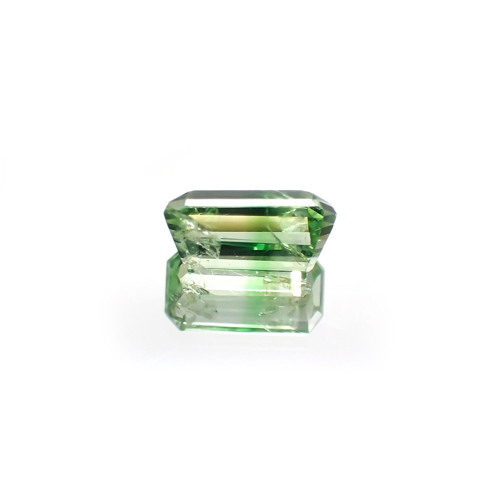 バイカラーツァボライト(宝石名グリーン グロッシュラー・ガーネット) タンザニア産 識別済 0.71ct / 6.6x3.5mm前後 [210711573]