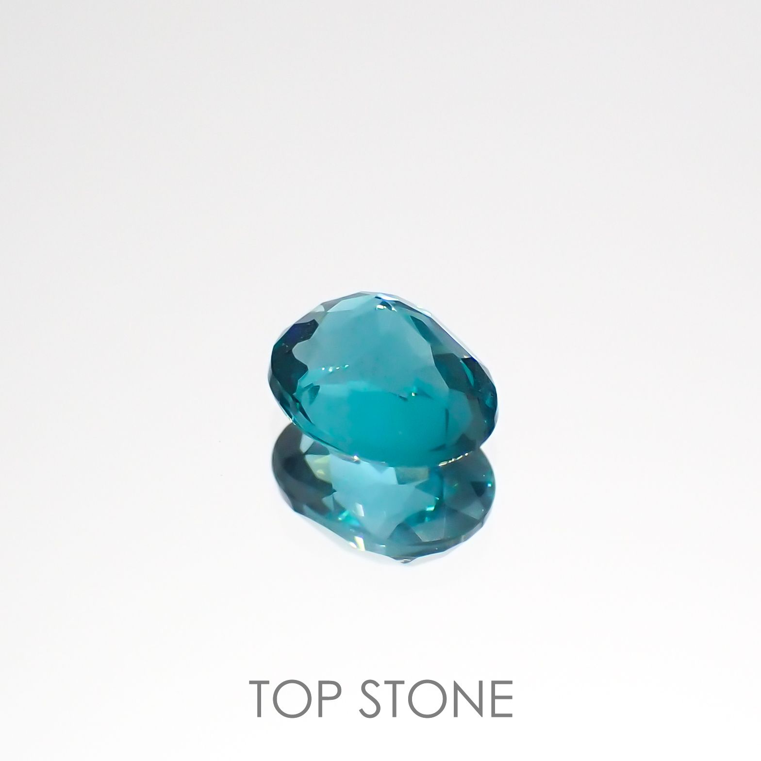 ブルーグリーンアパタイト(宝石名アパタイト)マダガスカル産 0.69ct 識別済[220616656]6.1x4.7mm前後