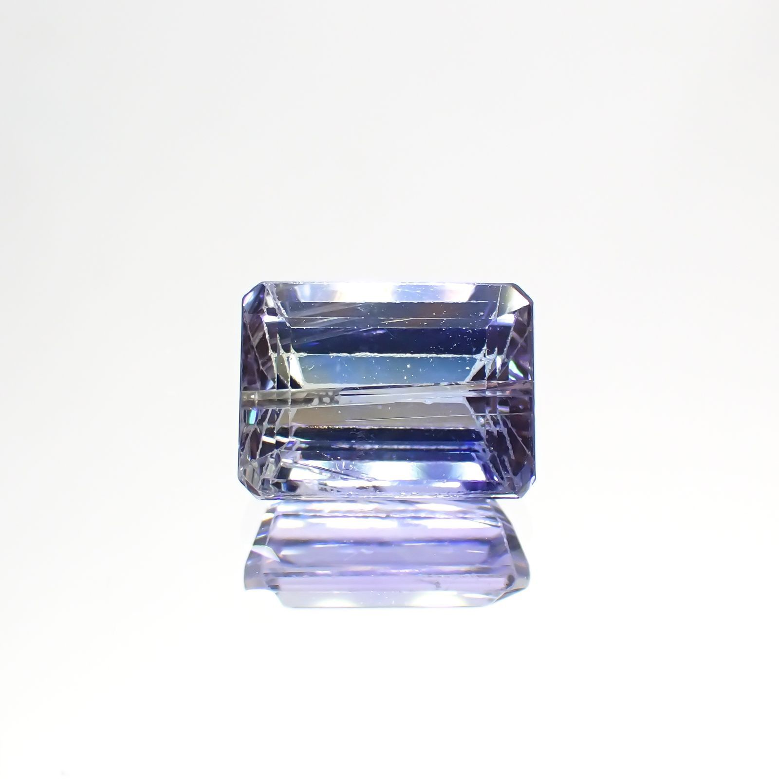 バイカラータンザナイト(宝石名タンザナイト) タンザニア産 2.447ct ソ付(彩珠)[210410778]8.5×6.3mm前後