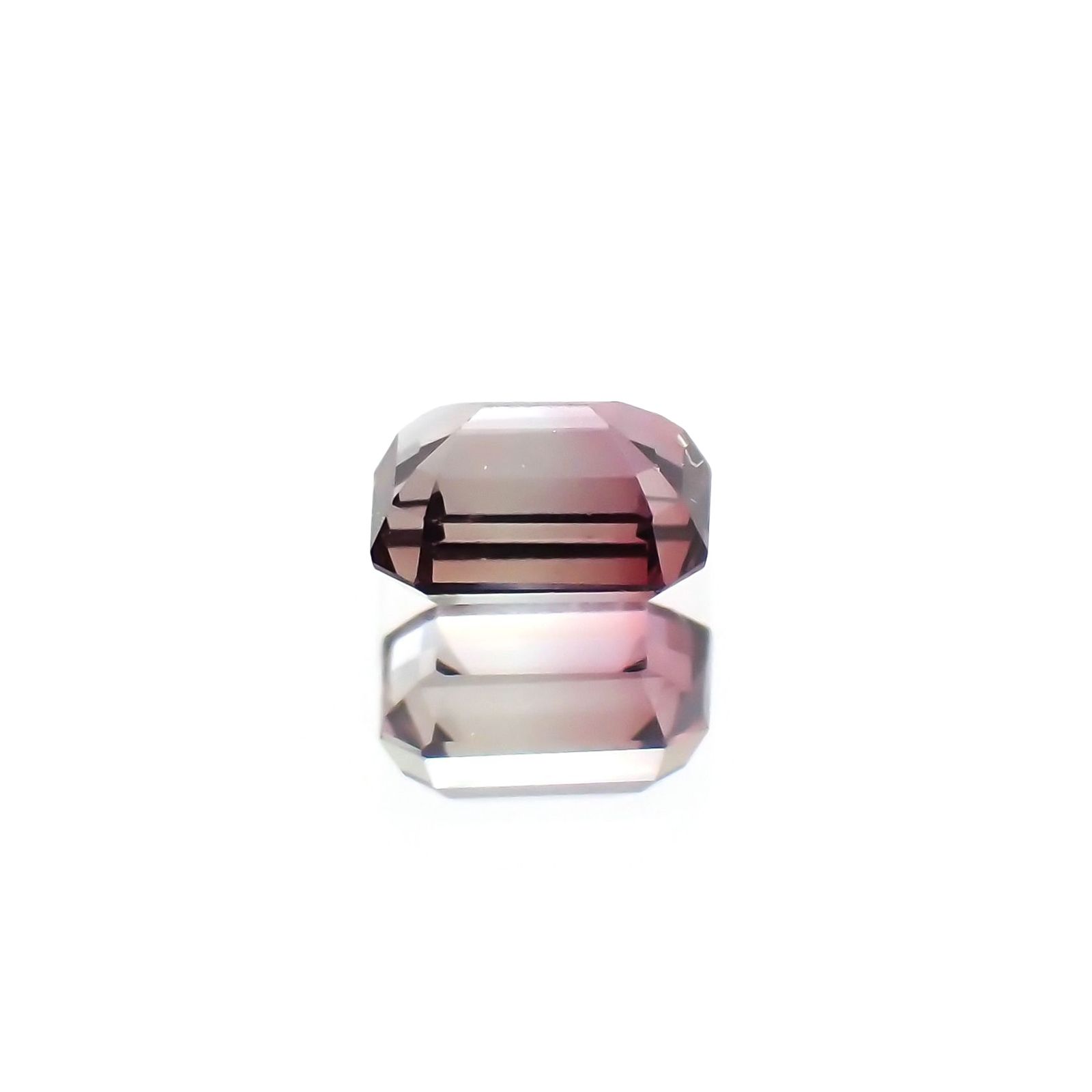 バイカラーサファイア(宝石名バイカラー・サファイア) タンザニア産 識別済 0.26ct / 3.8x2.9mm前後 [21069752]