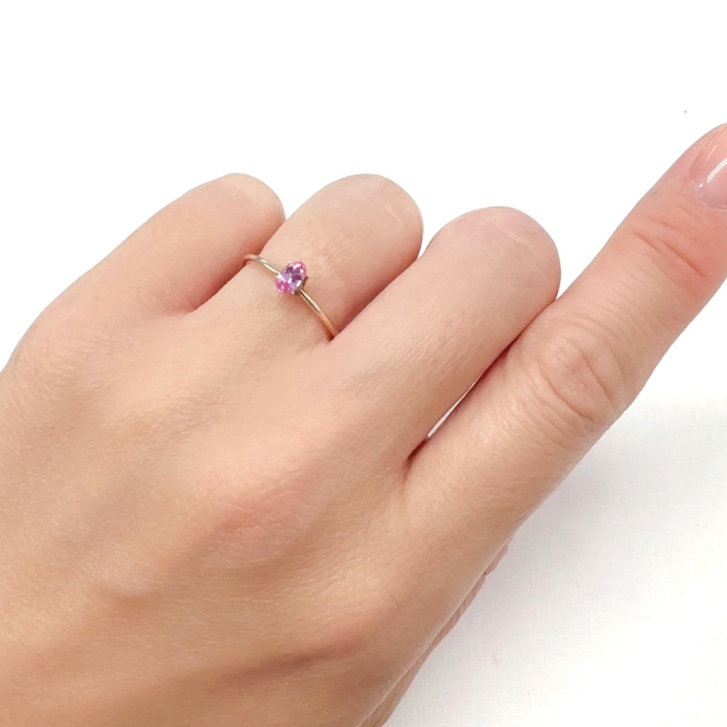 ネオンピンクサファイア スリランカ産 0.23ct[240226306]5x3mm前後