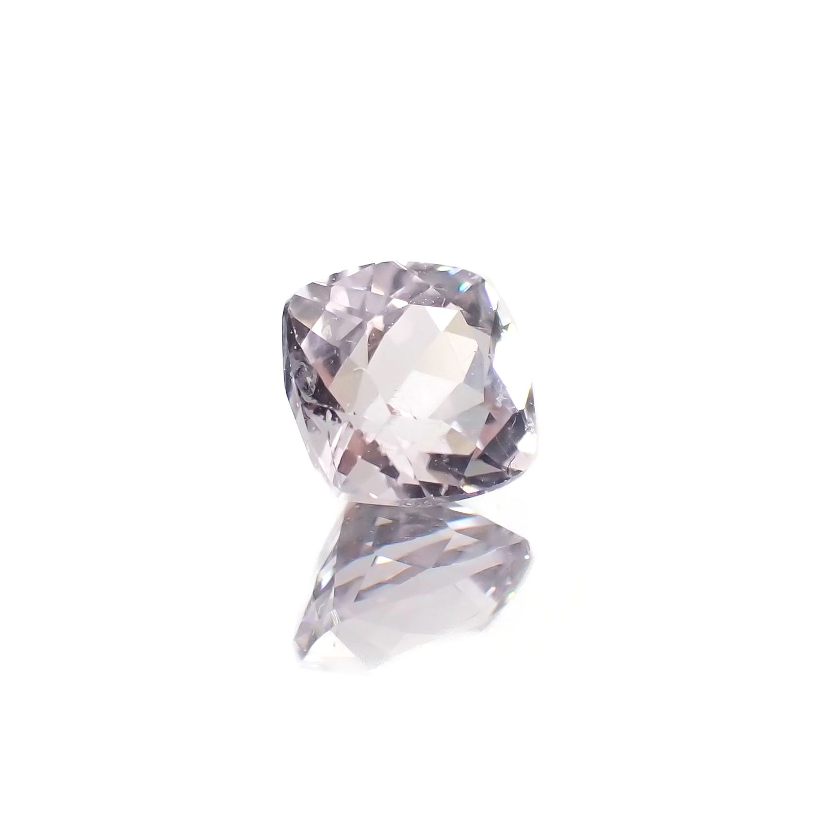 マリアライト フルオレッセンス(宝石名スキャポライト)スリランカ産 識別済 0.53ct / 5x4.9mm前後 [251021678]