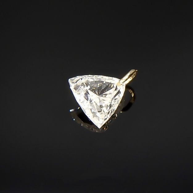 ◇La terre(ラ・テール)◇K18ダイヤモンドチャーム TTLC/SI (宝石名ダイアモンド) 0.130ct 識別済[220115352]3.1x3.3mm前後