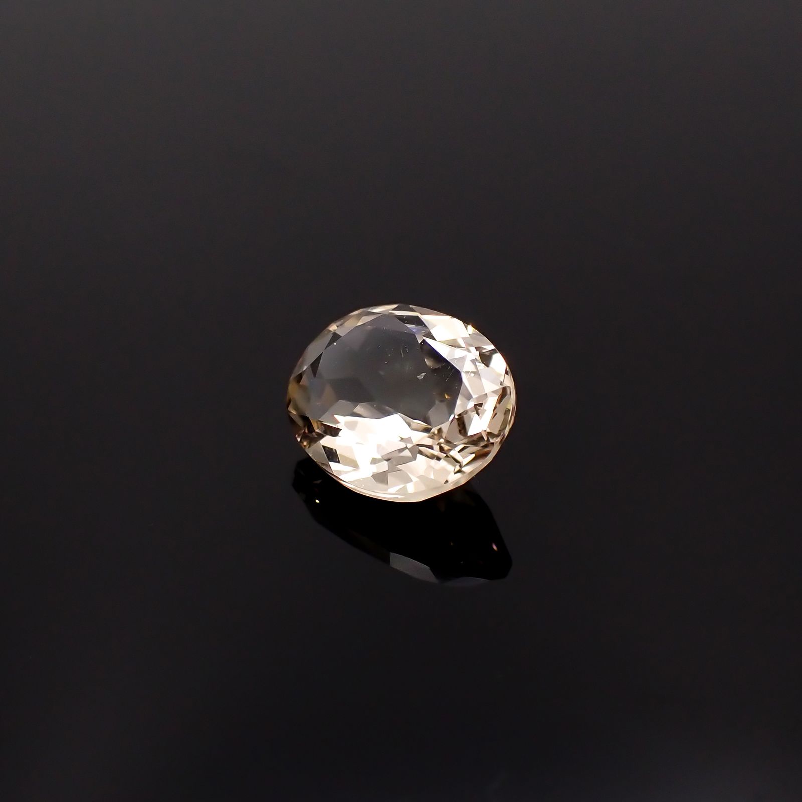 含バリウム・サニディン(宝石名サニディン)ドイツ産 1.82ct 識別済[231224976]9.6x7.3mm前後
