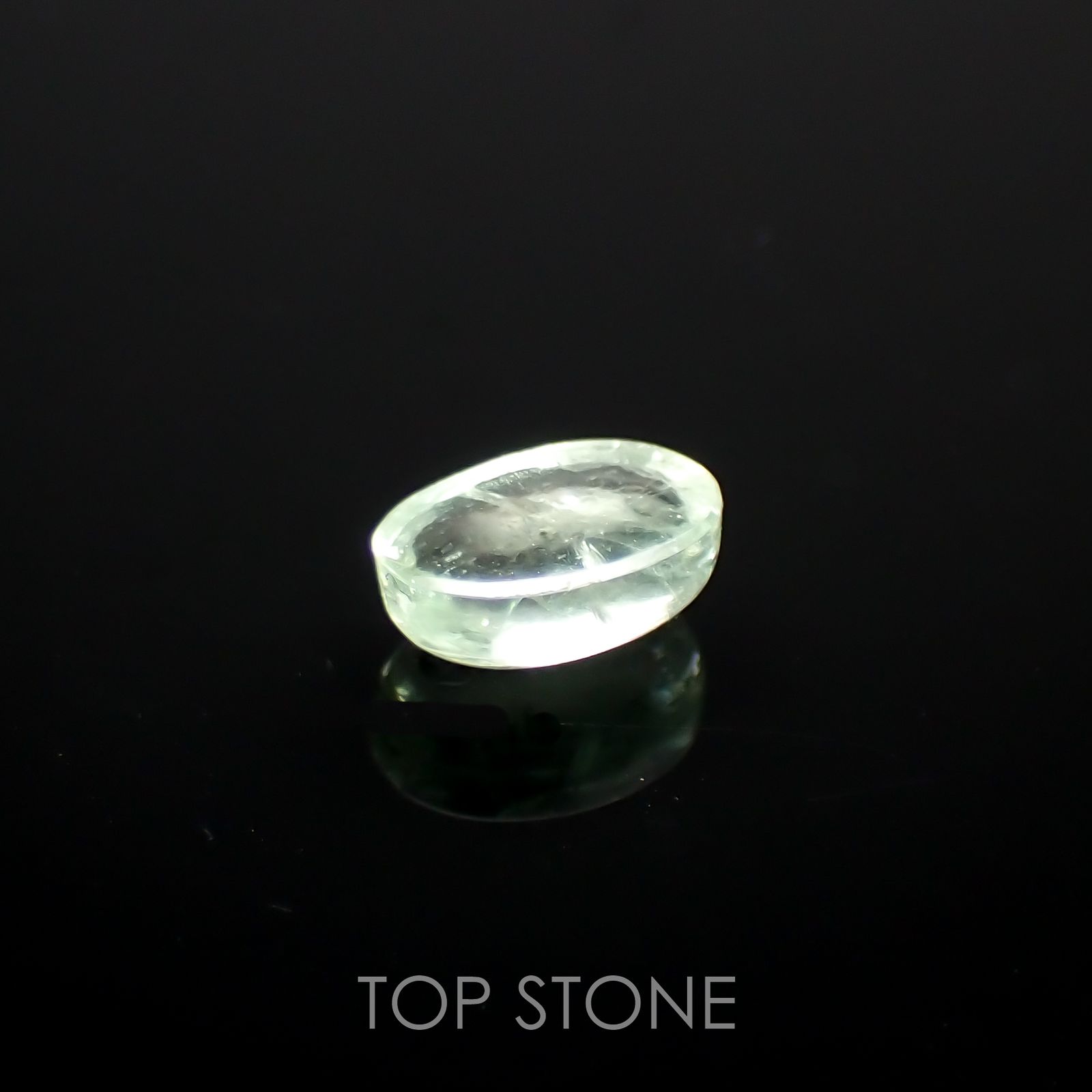 バナジウムコーネルピン(宝石名コーネルピン)タンザニア・タンガ州産 0.68ct 識別済[220115558]5.9x4.1mm前後