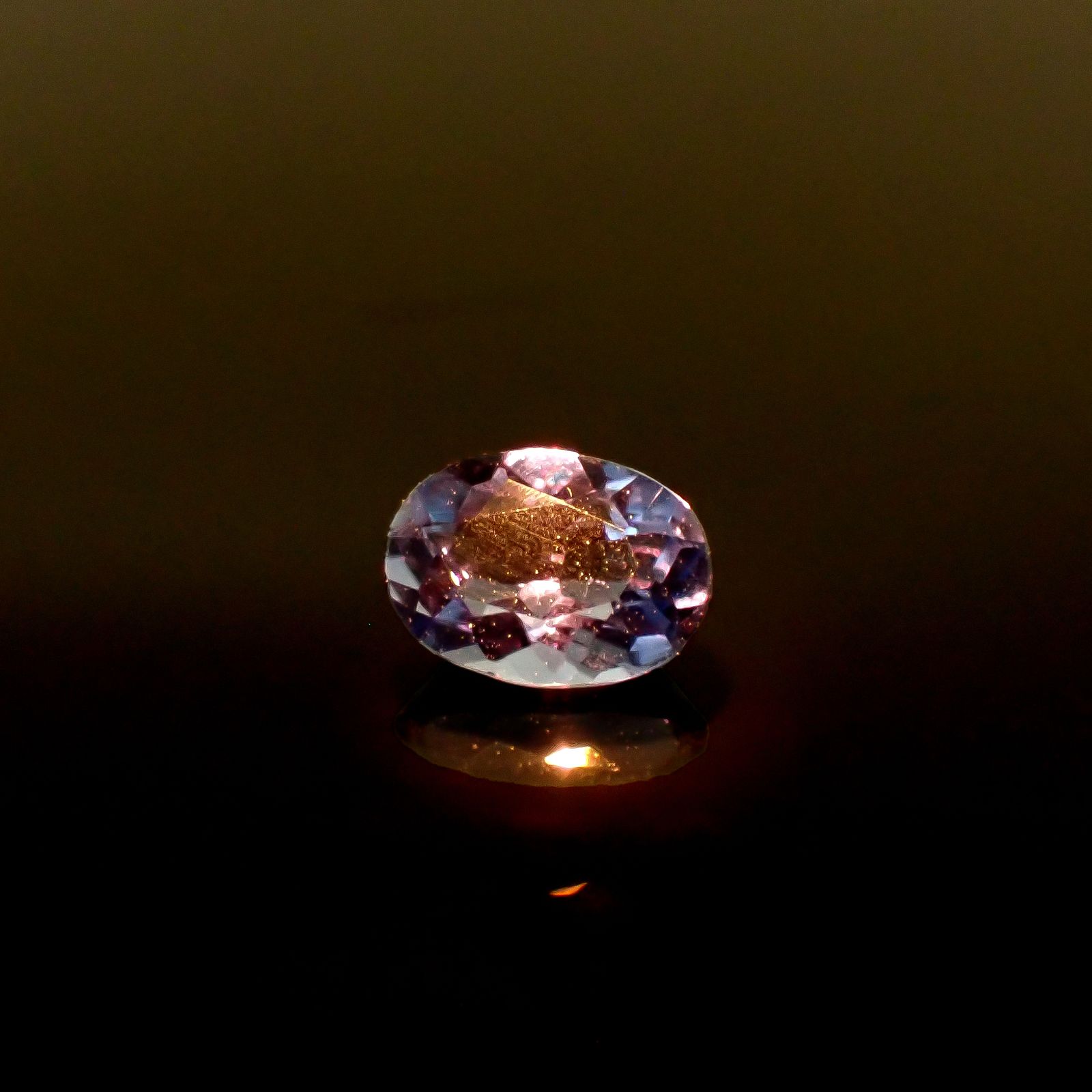 カラーチェンジフローライト ブラジル産 0.93ct / 7.1x5.1mm前後 [250530446]
