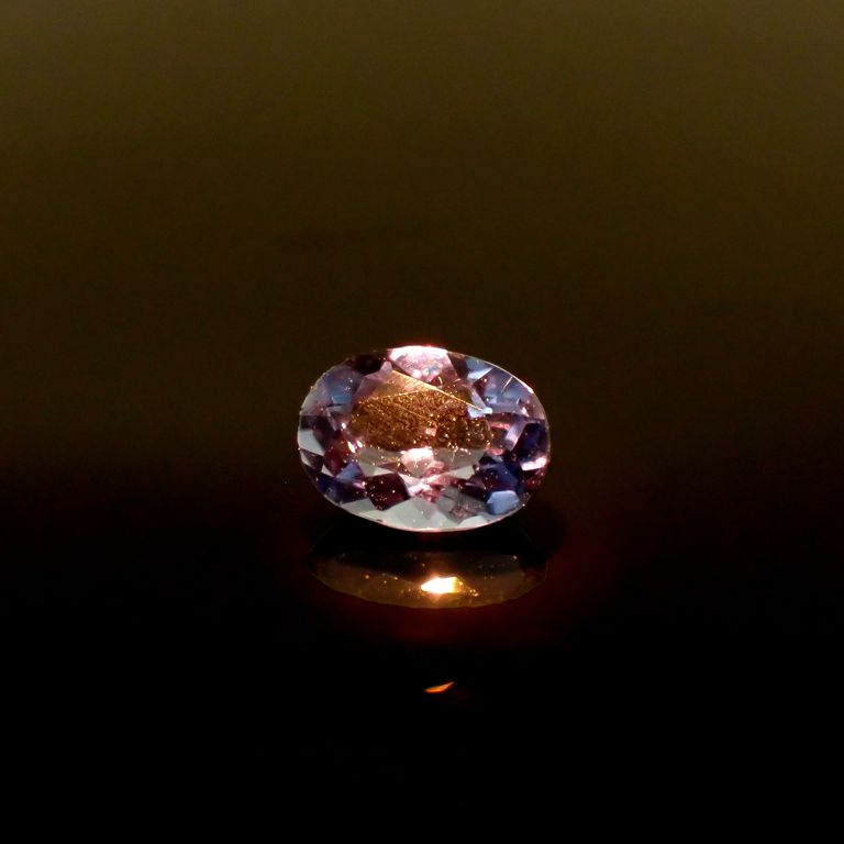 電球色(ライト)の照射で変色