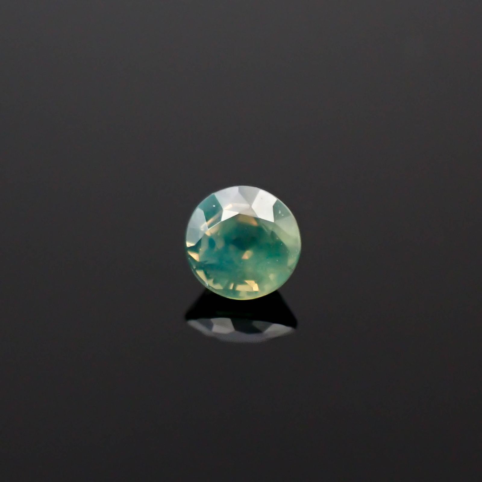 アレキサンドライト ブラジル産/EmeraldMains社製 0.070ct[240527625]2.5x2.5mm前後