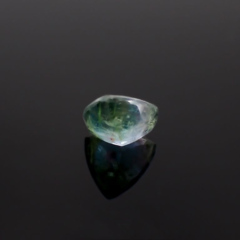 パーティカラーパライバトルマリン 非加熱(宝石名トルマリン/別名パライバ・トルマリン)ブラジル産 0.84ct GIA鑑付[230220350]6.16x5.82mm前後