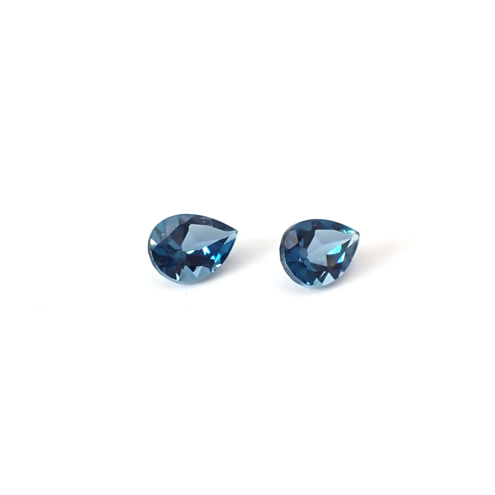 ◇ペアセット◇ロンドンブルートパーズ ブラジル産 1.65ct(2pcs合計) / 6.9-7.0x4.9-5.0mm前後 [251031330]