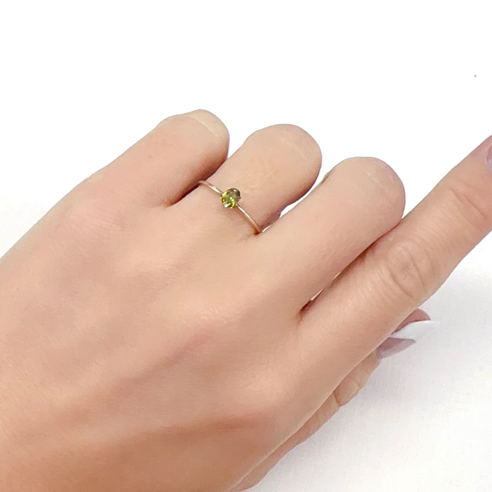 カラーチェンジスフェーン パキスタン産 0.25ct[231224738]4.4x3.3mm前後