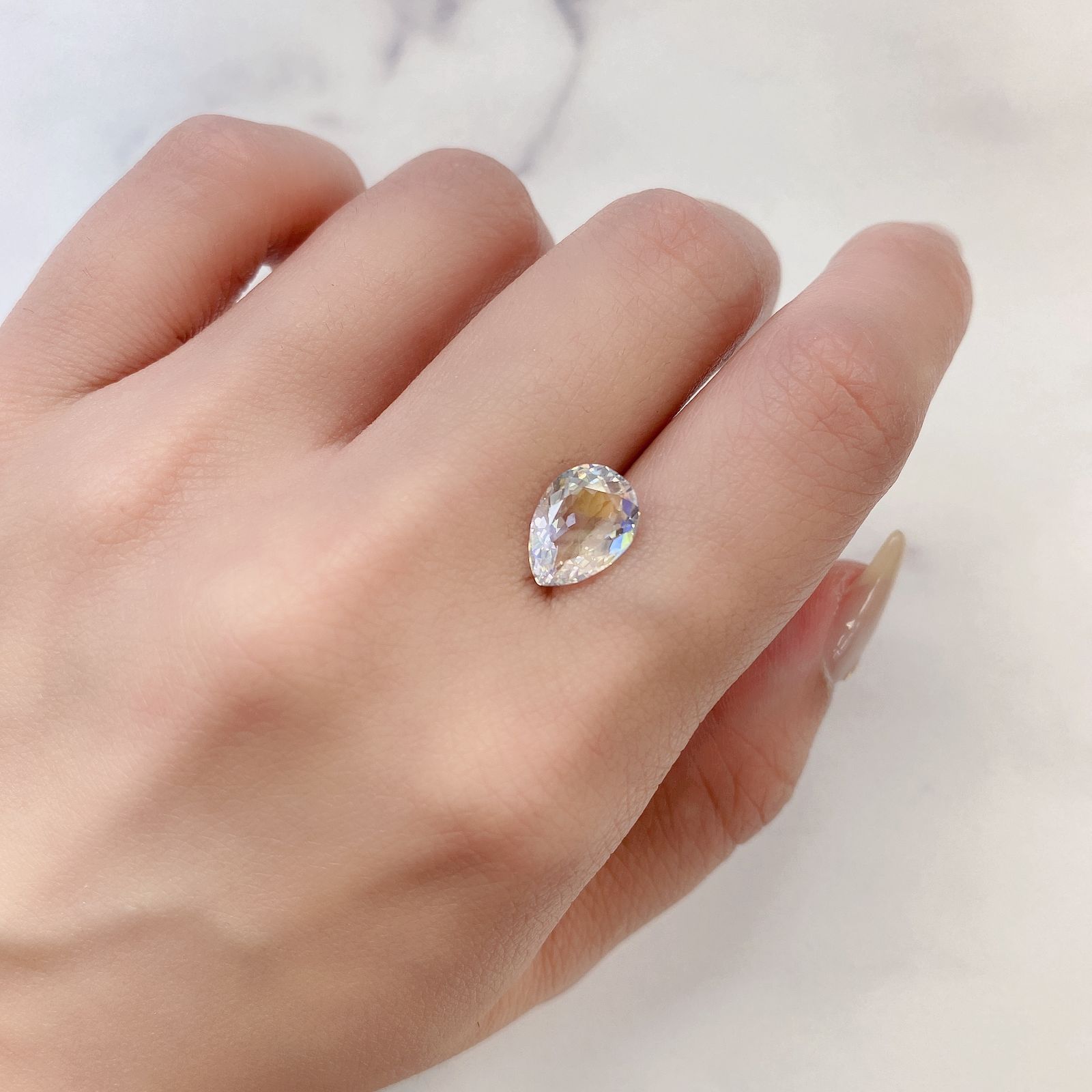 レインボームーンストーン(宝石名ラブラドライト) マダガスカル産 2.375ct ソ付(彩珠)[210711599]10.8×7.9mm前後