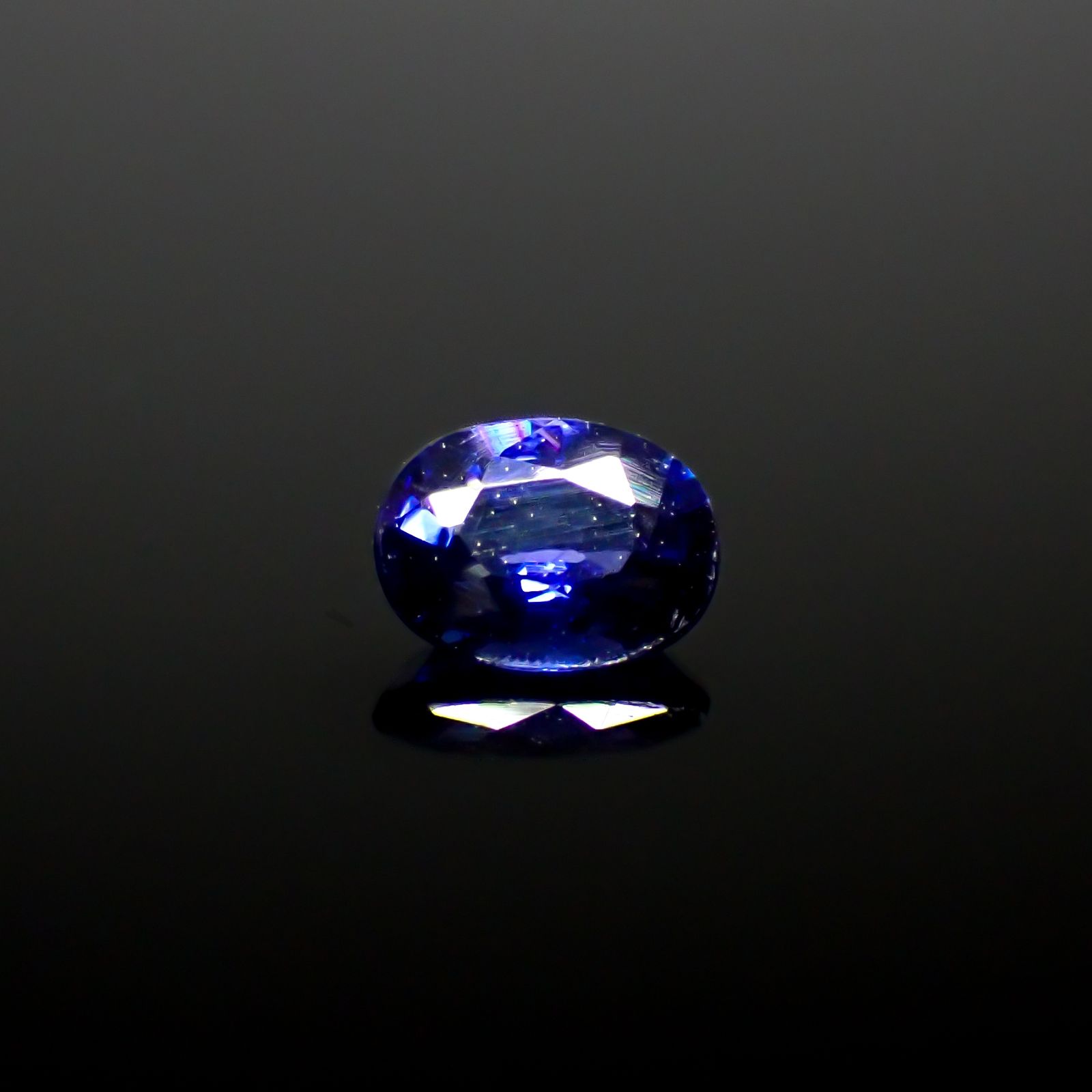 サファイア タンザニア産 0.28ct [241029194]4.5x3.4mm前後