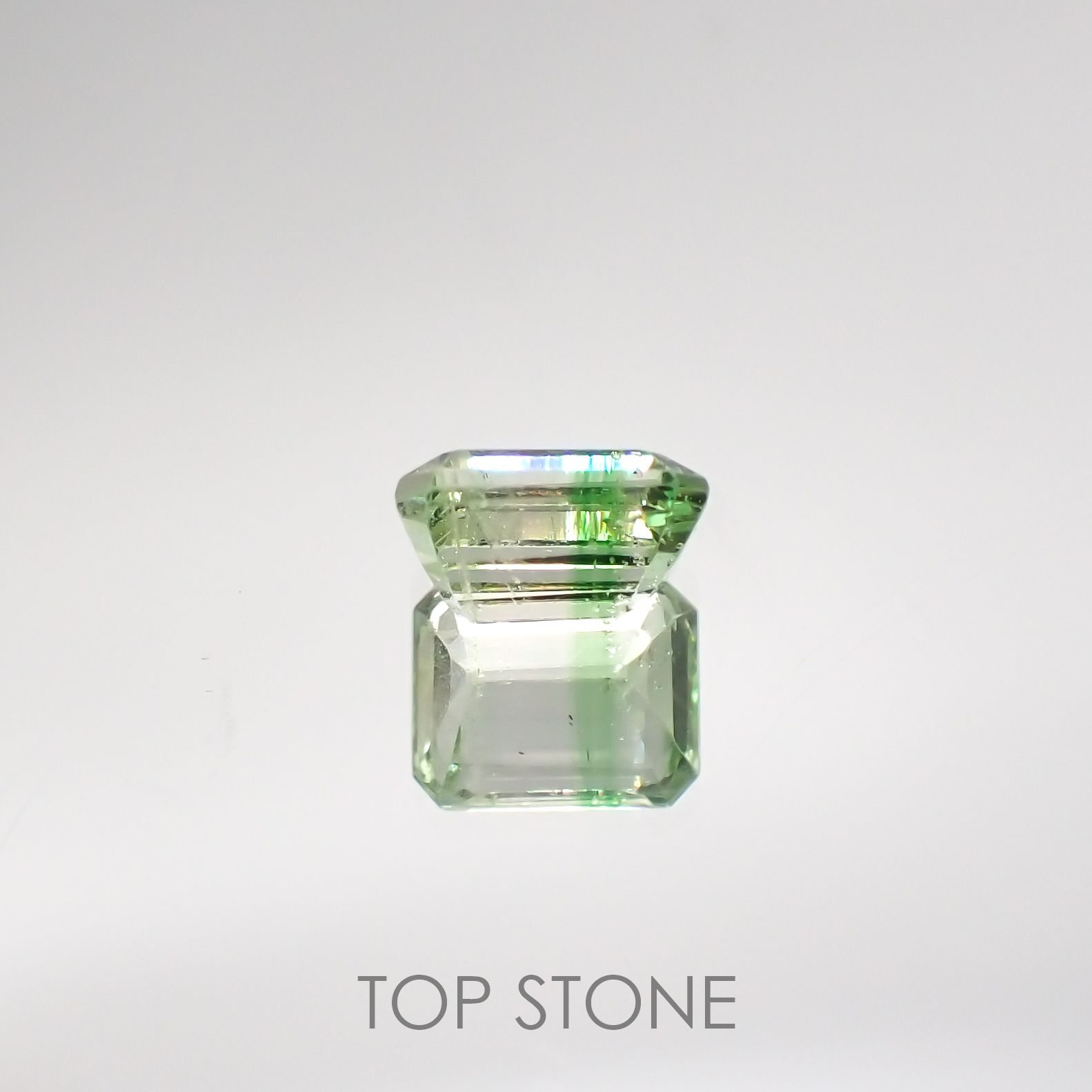 バイカラーツァボライト(宝石名グリーン グロッシュラー・ガーネット) タンザニア産 0.97ct 識別済[210711567]5.9×4.8mm前後