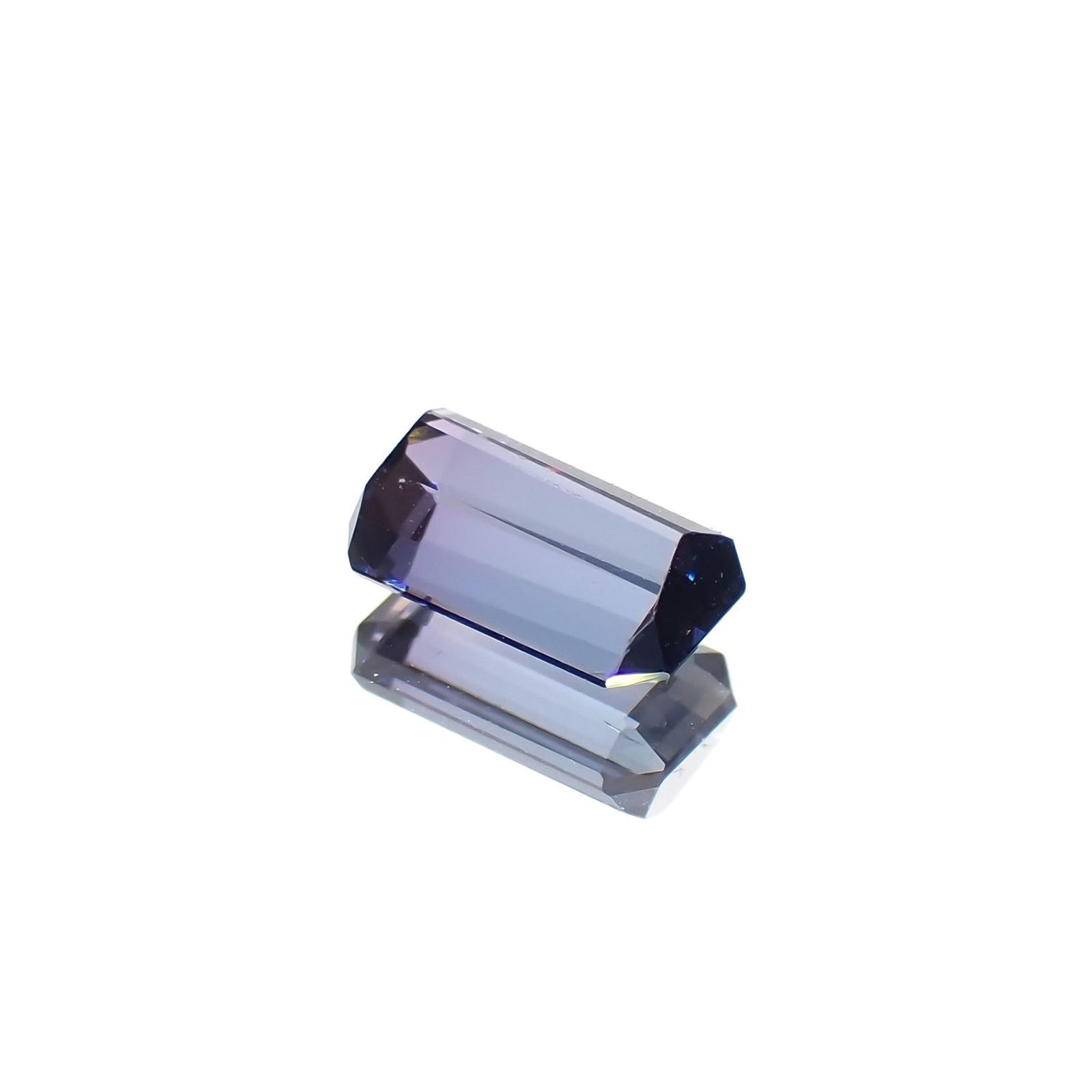 バイカラースピネル(宝石名スピネル)タンザニア/マダガスカル産 ソ付(彩珠) 1.007ct / 7.1x4.3mm前後 [230722680]