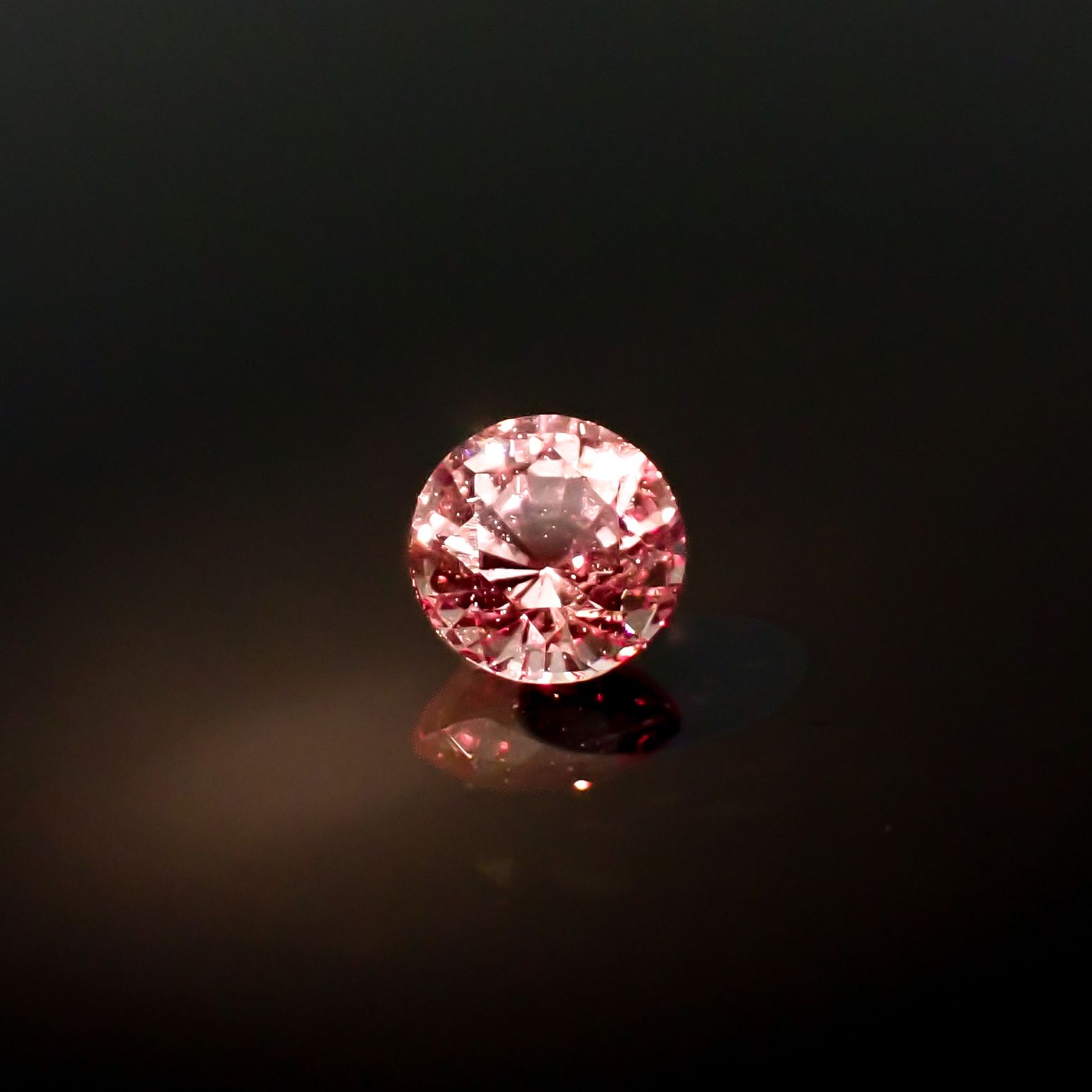 ドラゴンガーネット タンザニア産 0.60ct / 5x5mm前後 [260532239]