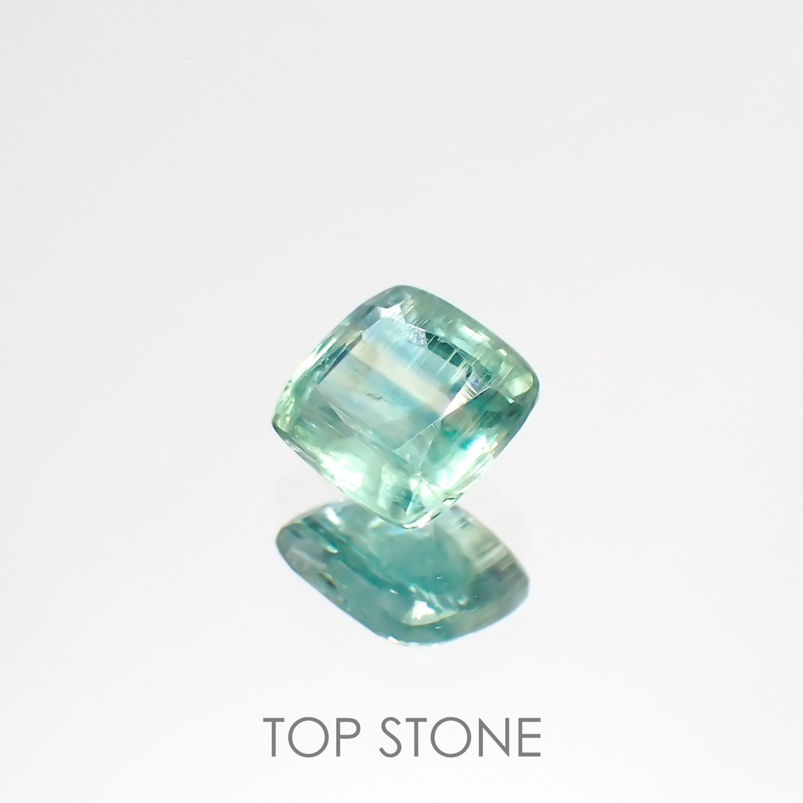 バイカラーカイヤナイト(宝石名カイヤナイト)ネパール産 1.21ct 識別済[220115370]5.9x5.7mm前後