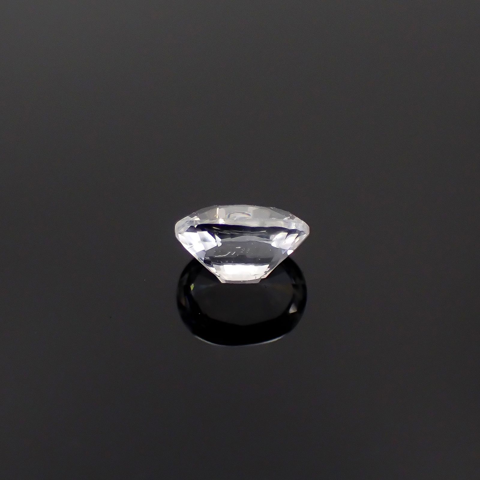 カラーレスサファイア スリランカ産 0.47ct[240527483]5.1x4.1mm前後