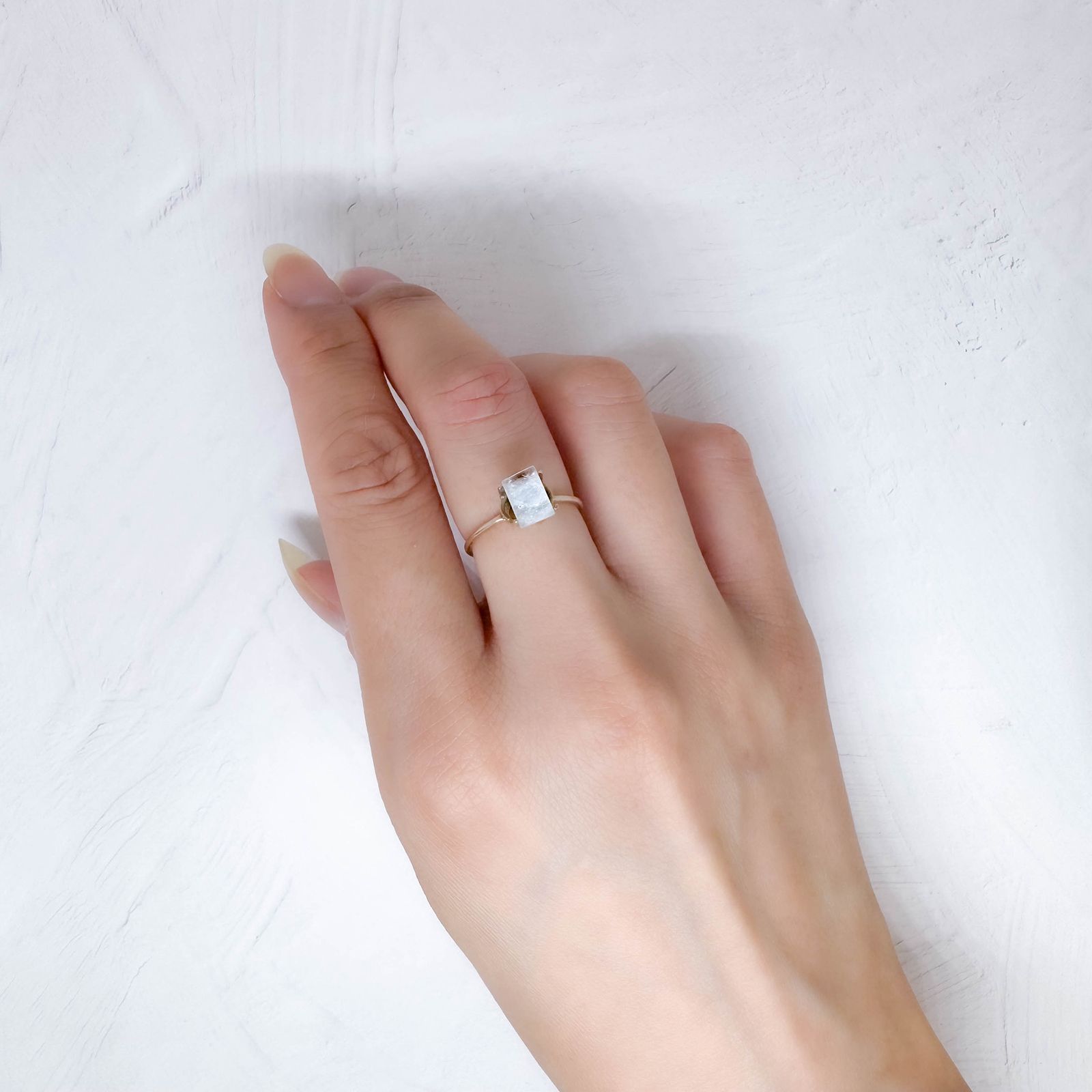 イリデッセンスアクアマリン ブラジル産 0.68ct [250730838]7.3x5mm前後