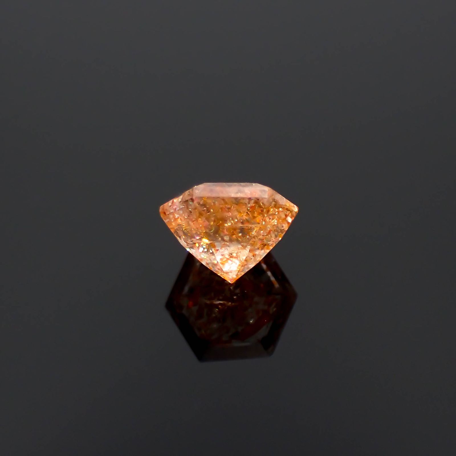◇ヘキサゴンカット◇イリュージョンサンストーンイリュージョンサンストーン タンザニア産 0.62ct[230320959]5.2x5.1mm前後