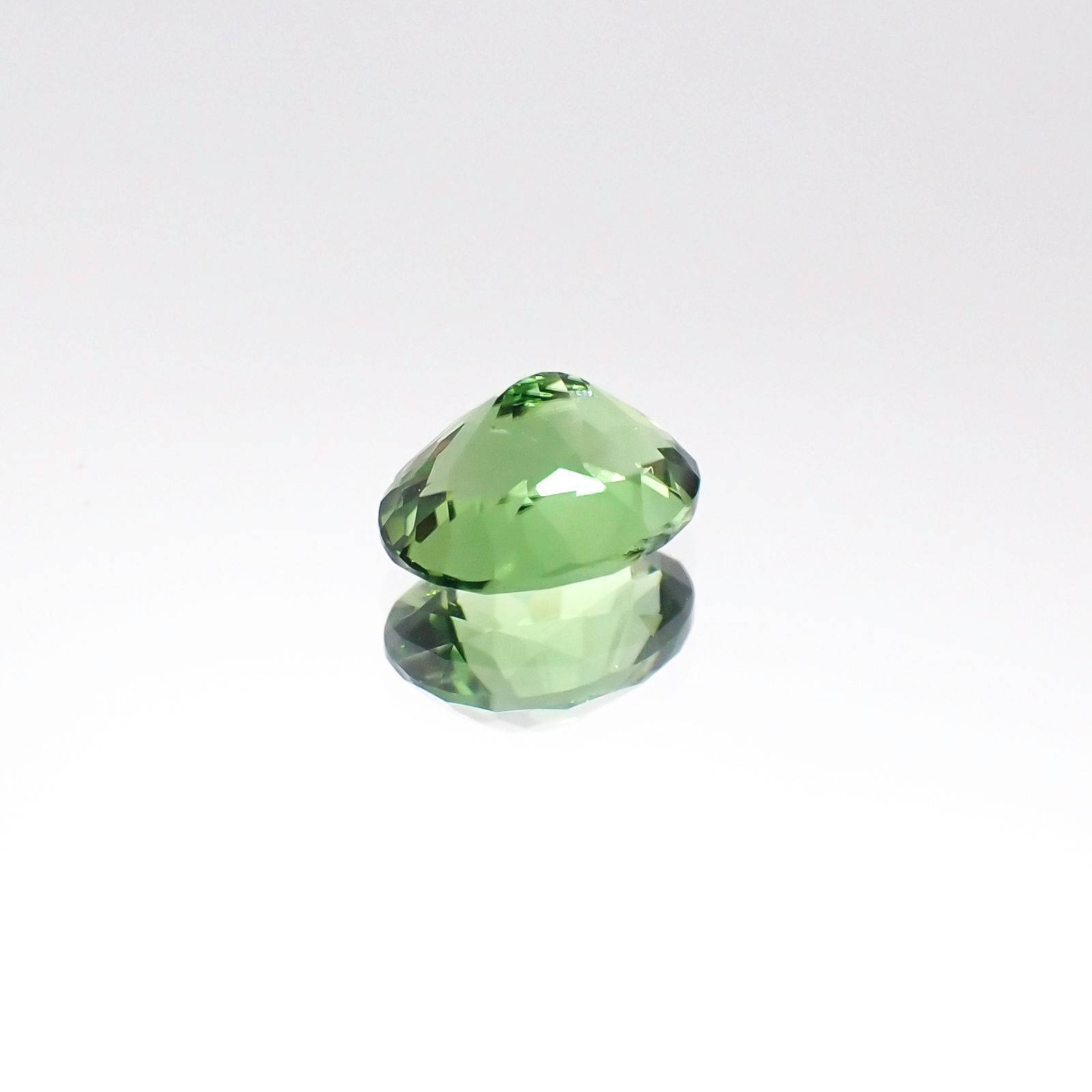 クロムトルマリン(宝石名バナジウム(クロム)・トルマリン)タンザニア産 0.813ct ソ付(彩珠)[230823071]6.7x5mm前後