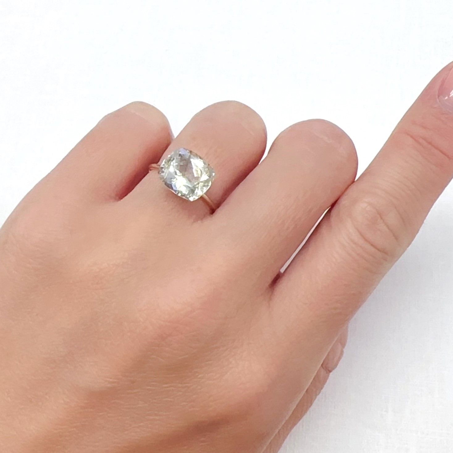 エピドートインクォーツ ブラジル産 3.64ct[240427292]10.5x9mm前後