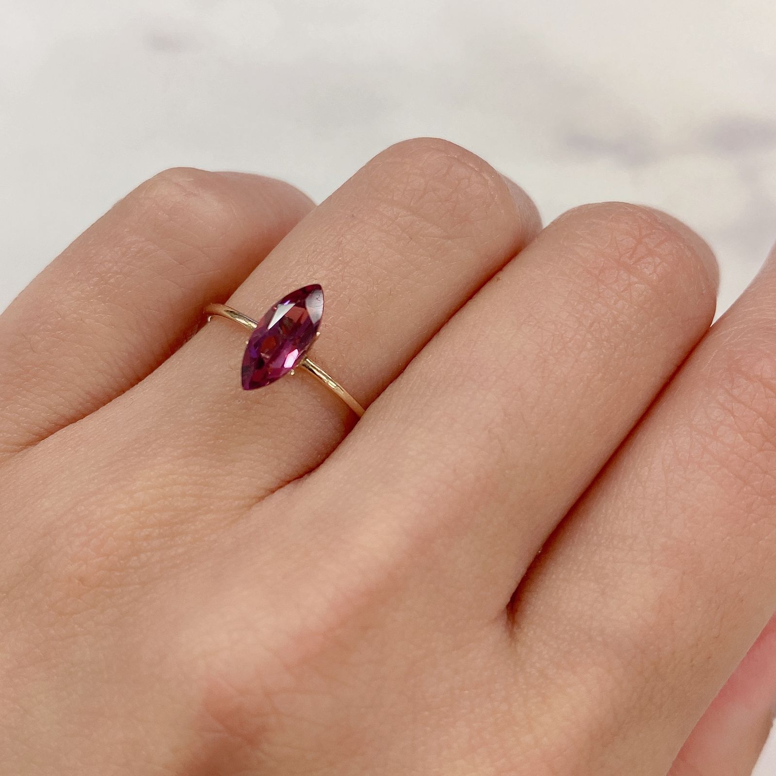 カラーチェンジマラヤガーネット(宝石名ガーネット) タンザニア産 1.25ct 識別済[21029651]10×4.3mm前後