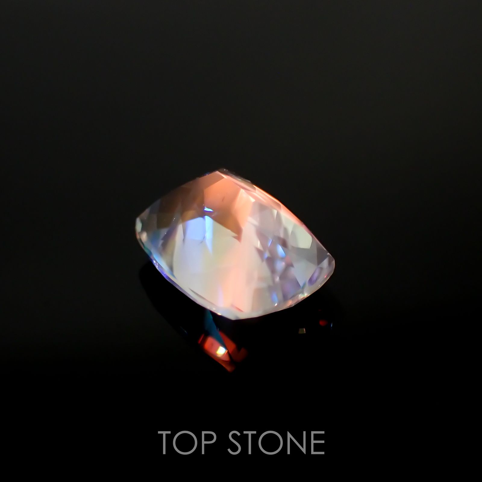 レインボームーンストーン(宝石名ラブラドライト) マダガスカル産 1.598ct ソ付(彩珠)[210711771]8.4×6.3mm前後