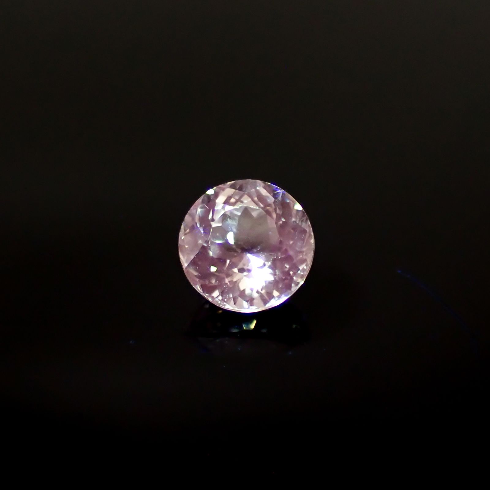 シルバーアパタイト フルオレッセンス アフリカ産 1.50ct[240928959]6.9x6.9mm前後