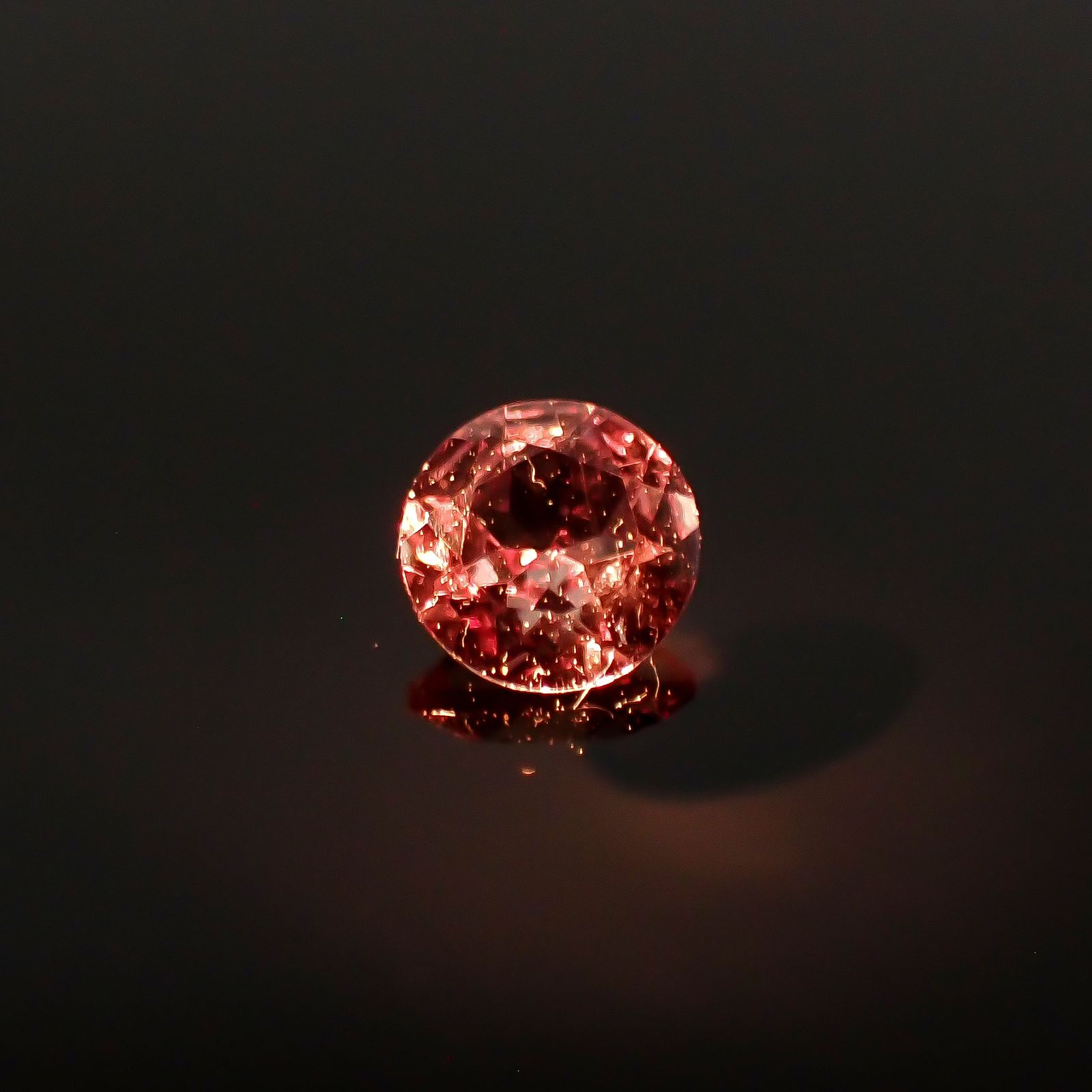ドラゴンガーネット タンザニア産 0.29ct[240427282]4.1x4.1mm前後