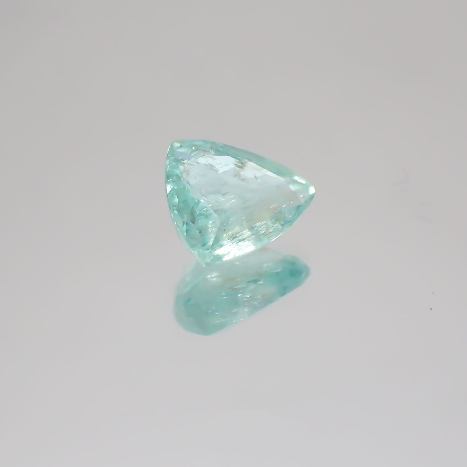 パライバトルマリン(宝石名トルマリン/別名パライバ・トルマリン) モザンビーク産 1.57ct 識別済[21059398]7.5×8.1mm前後