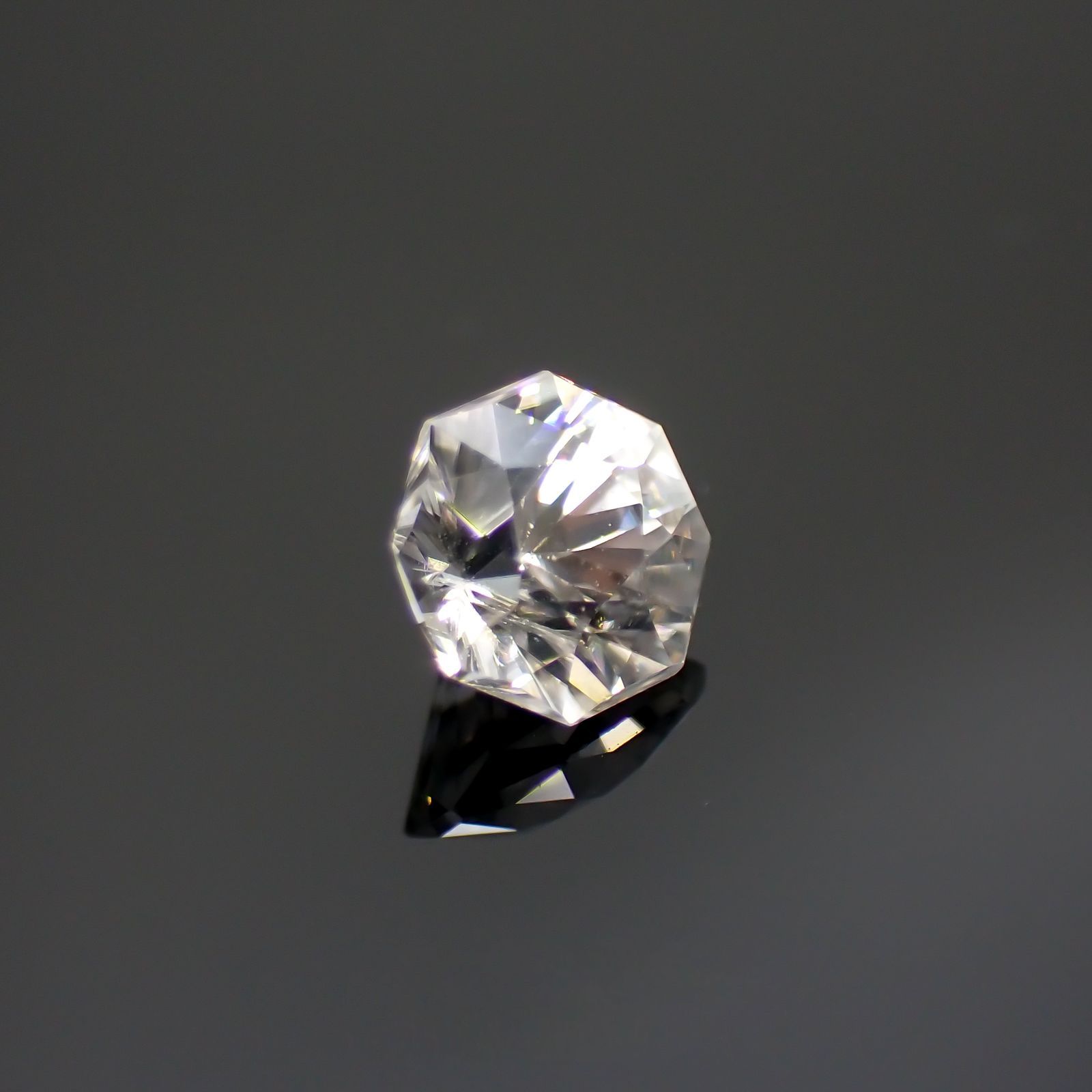 ◇オクタゴンカット◇カラーレスジルコン(宝石名ホワイト・ジルコン)スリランカ/カンボジア産 0.79ct 識別済[240214284]4.8x4.8mm前後