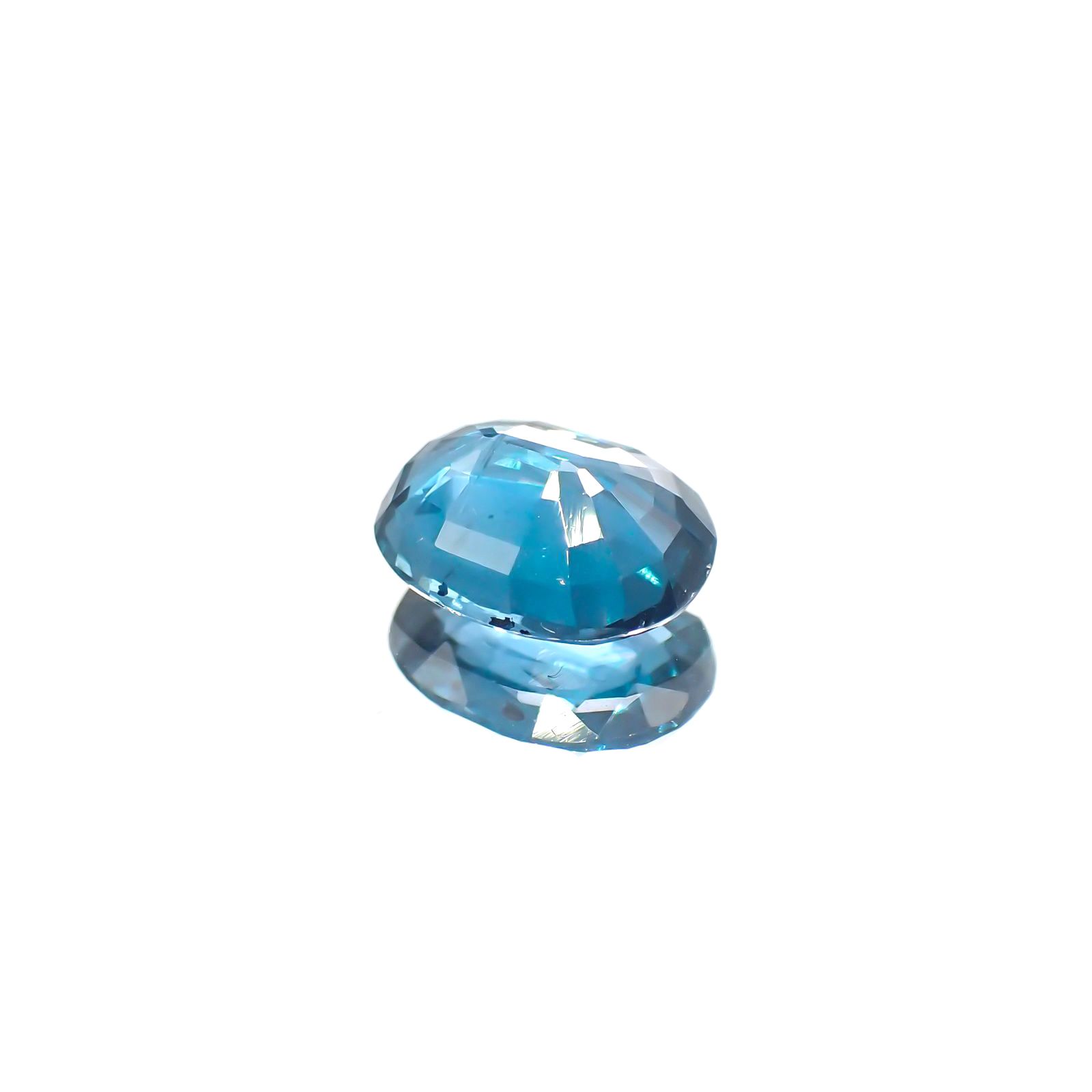 オーシャンブルーカイヤナイト(宝石名カイヤナイト) インド・オリッサ州産 2.04ct 識別済[210912365]8.7×6.8mm前後