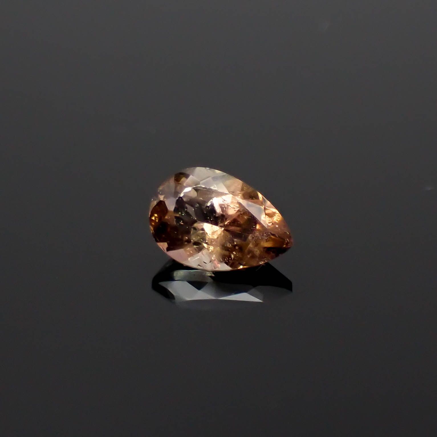 アキシナイト パキスタン産 0.54ct[240628354]6.3x4.2mm前後