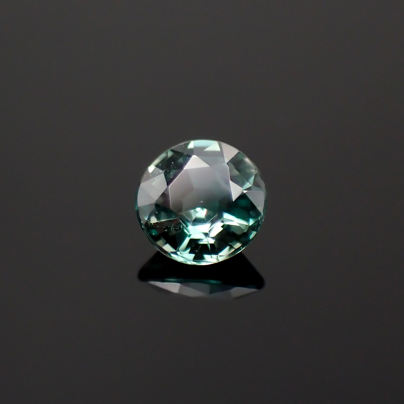 アレキサンドライト(宝石名アレキサンドライト)ブラジル産/EmeraldMains社製 0.122ct ソ付(彩珠)[230522062]3x3mm前後