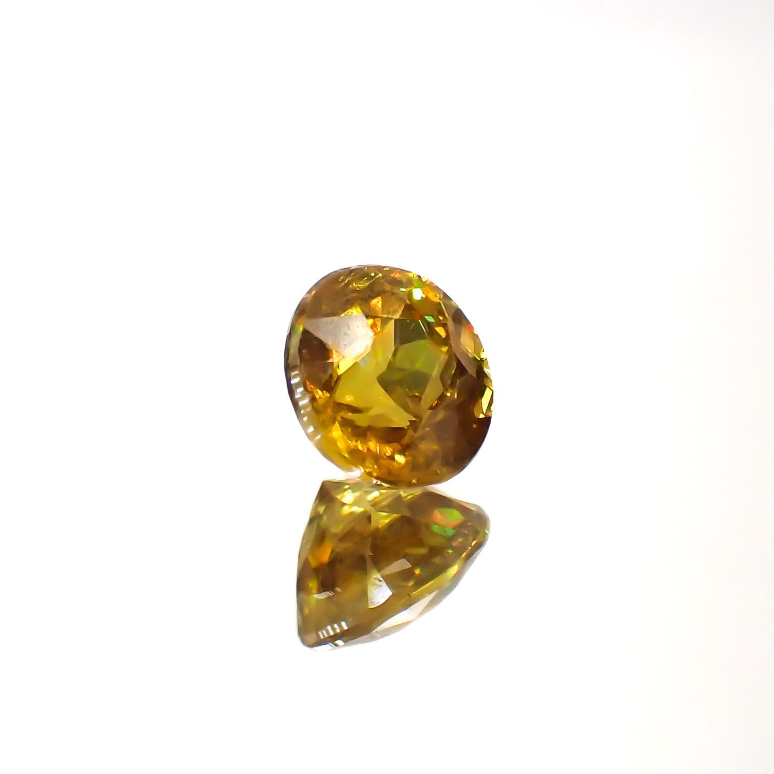 ゴールデンスフェーン(宝石名スフェーン)ナミビア産 0.98ct 識別済[220616575]5.9x5.8mm前後