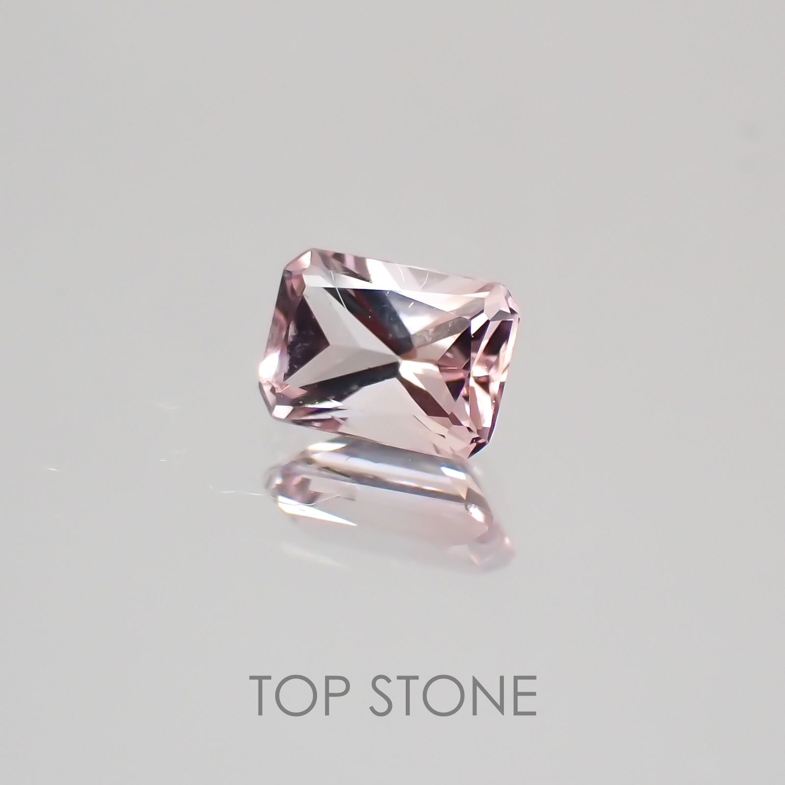 ピンクトルマリン 非加熱(宝石名ピンク・トルマリン) ナイジェリア産 0.28ct 識別済[20128981]4.5×3.2mm前後