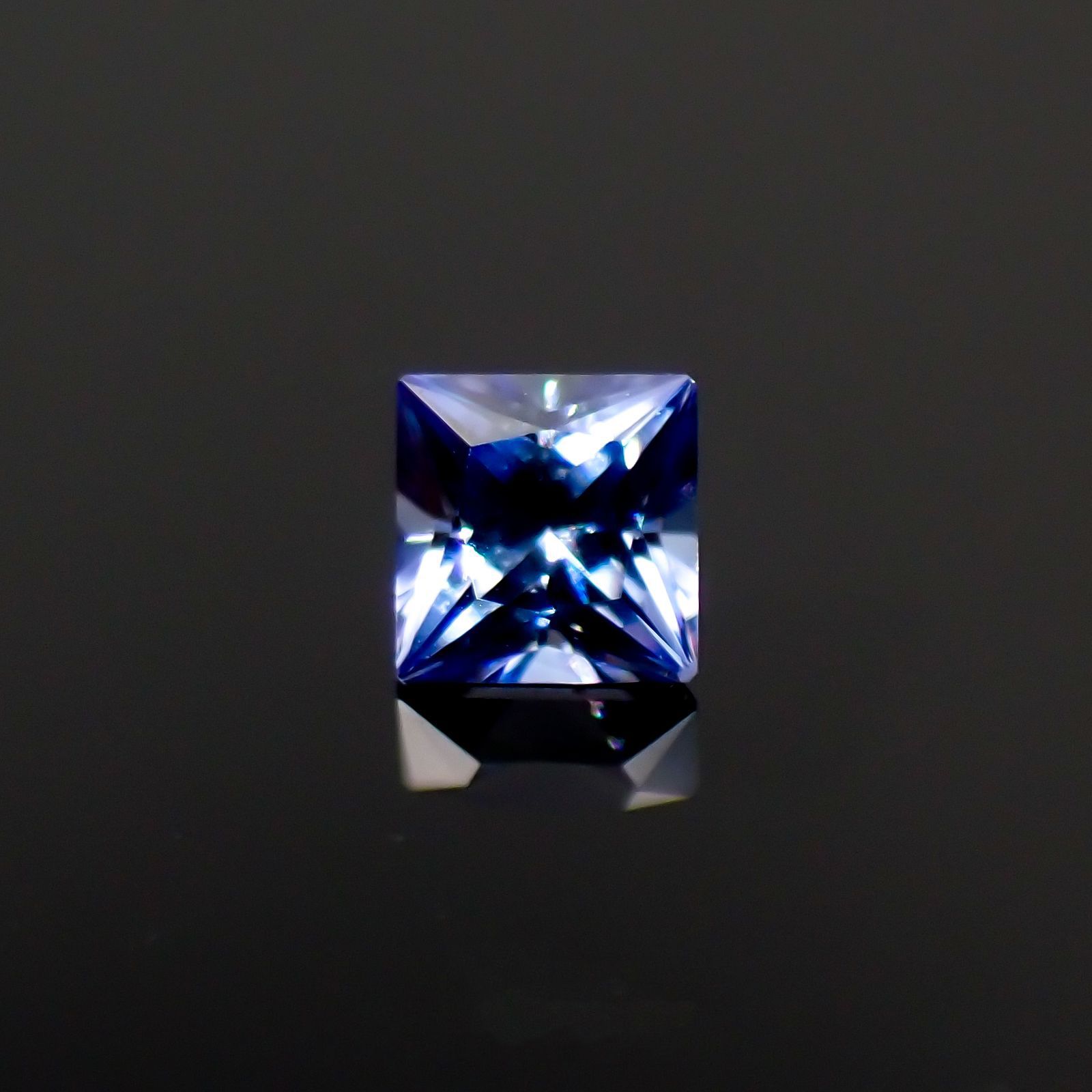 ◇プリンセスカット◇ベニトアイト アメリカ・カリフォルニア州産 0.085ct[221118978]2.4x2.3mm前後