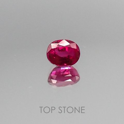 ルビー 非加熱(宝石名ルビー) ミャンマー・モゴック産 0.76ct 識別済[20052356]5.3×4.2mm前後
