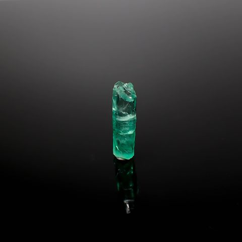 エメラルド柱状結晶 原石 コロンビア産 5.64ct[240427262]20.5x6mm前後