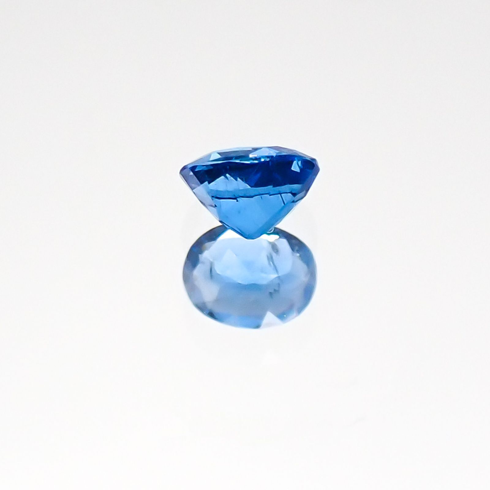 アウイナイト フルオレッセンス(宝石名アウイナイト) ドイツ産 0.056ct 識別済[20127652]2.9×2.3mm前後